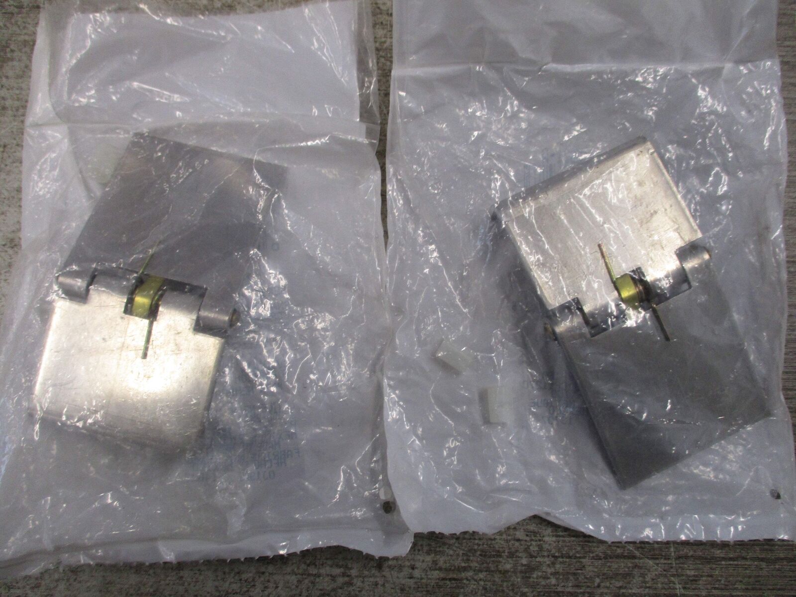 Leviton Snap Back Cover 202-16S21-W *Lot of 2* New Surplus