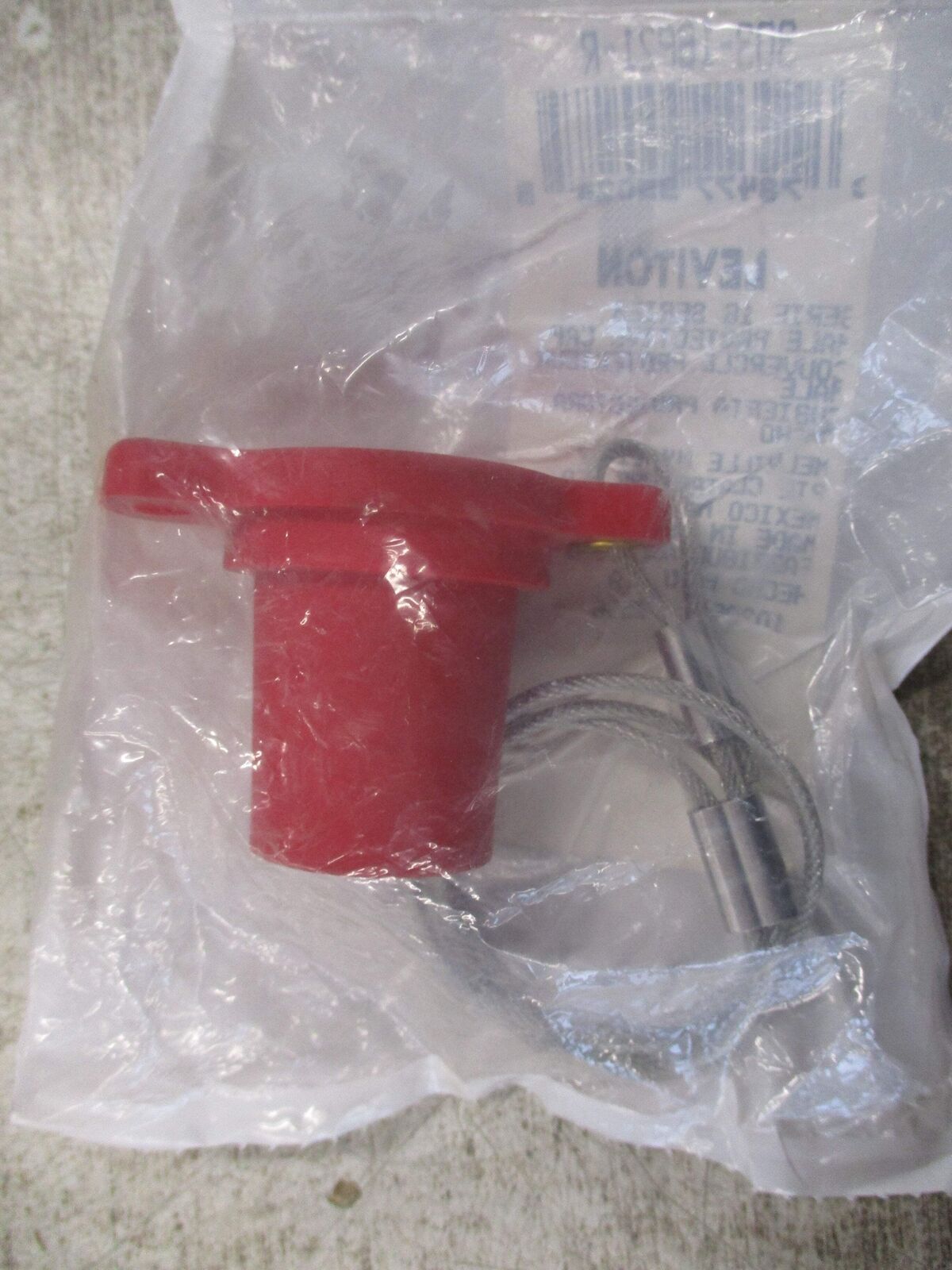 Leviton Male Protective Cap 303-16P21-R New Surplus