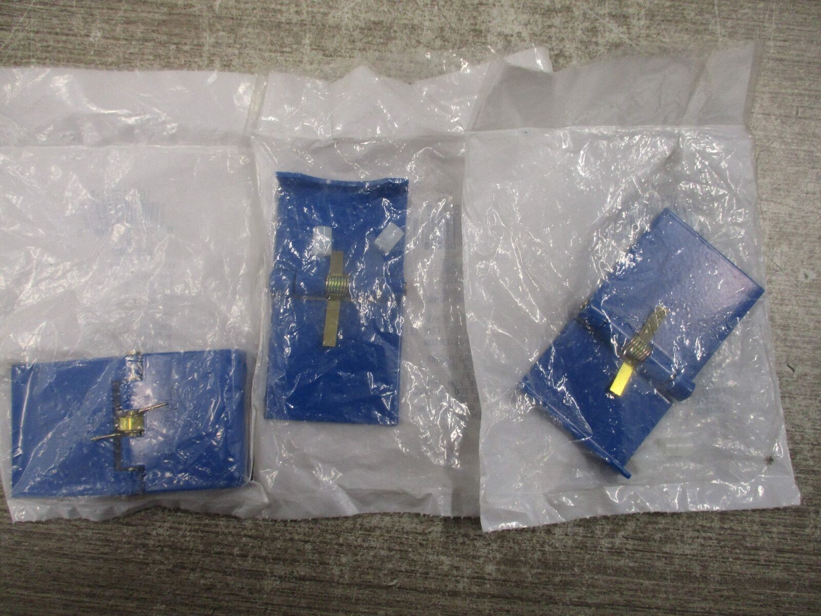 Leviton Snap Back Cover 104-16S21-B *Lot of 3* New Surplus