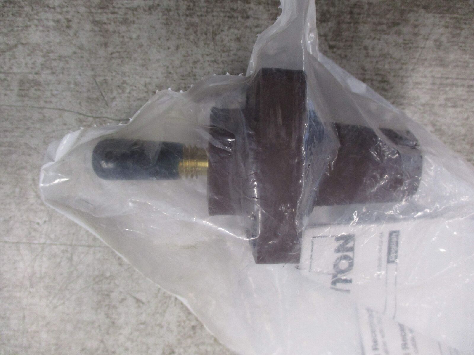 Leviton Female Panel Receptacle 358-16R24-14H 400A 600V New Surplus