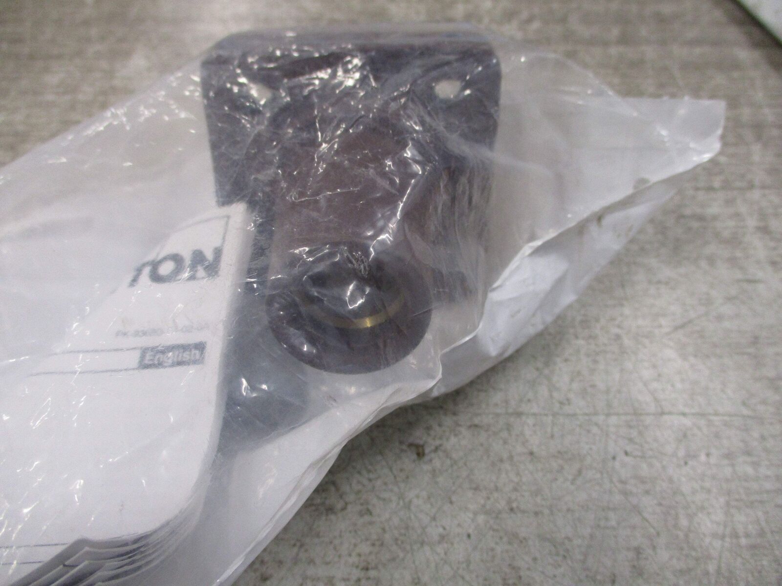 Leviton Female Panel Receptacle 358-16R24-14H 400A 600V New Surplus