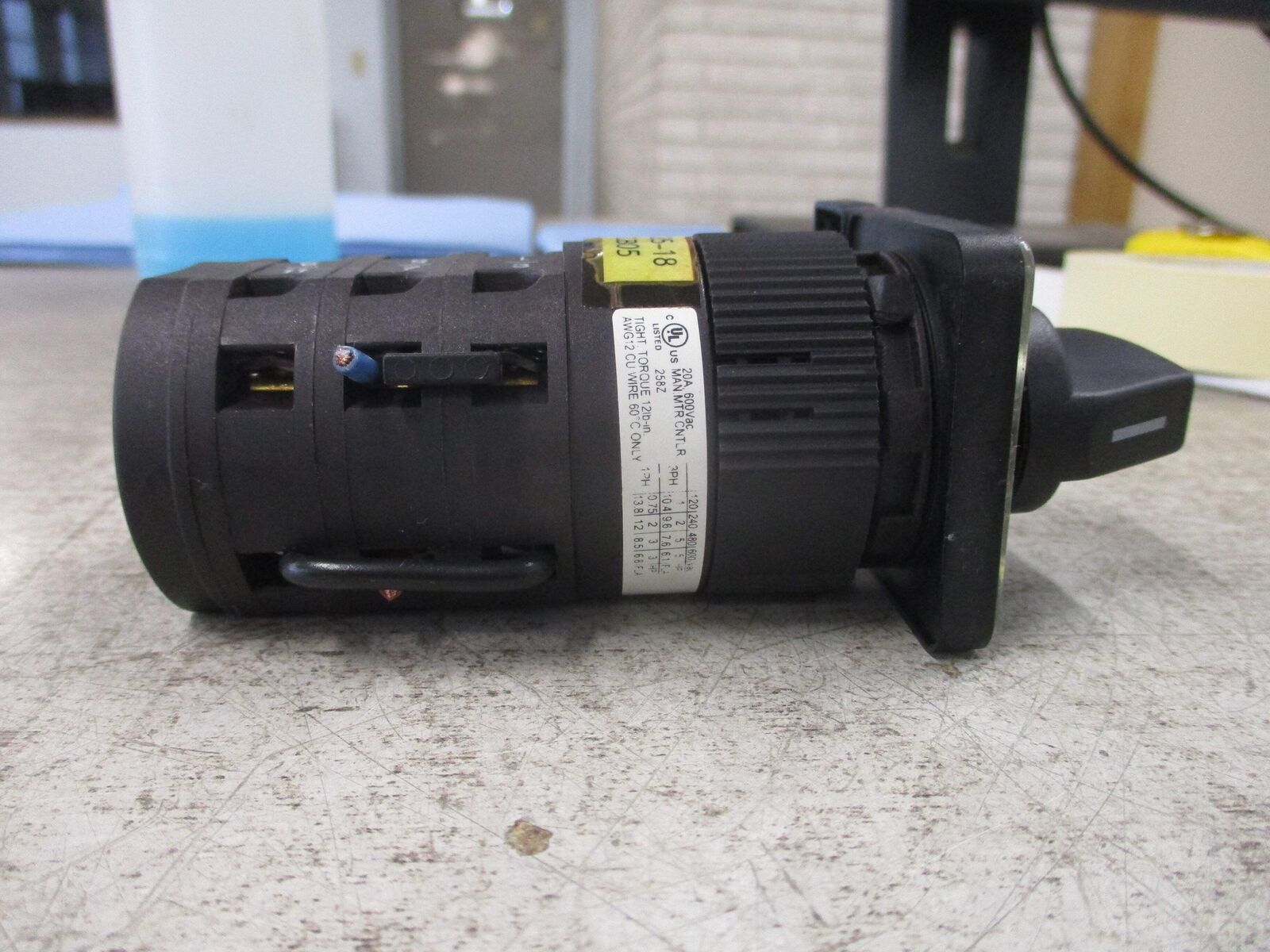 Salzer Rotary Switch M221-61325 3-Position Used