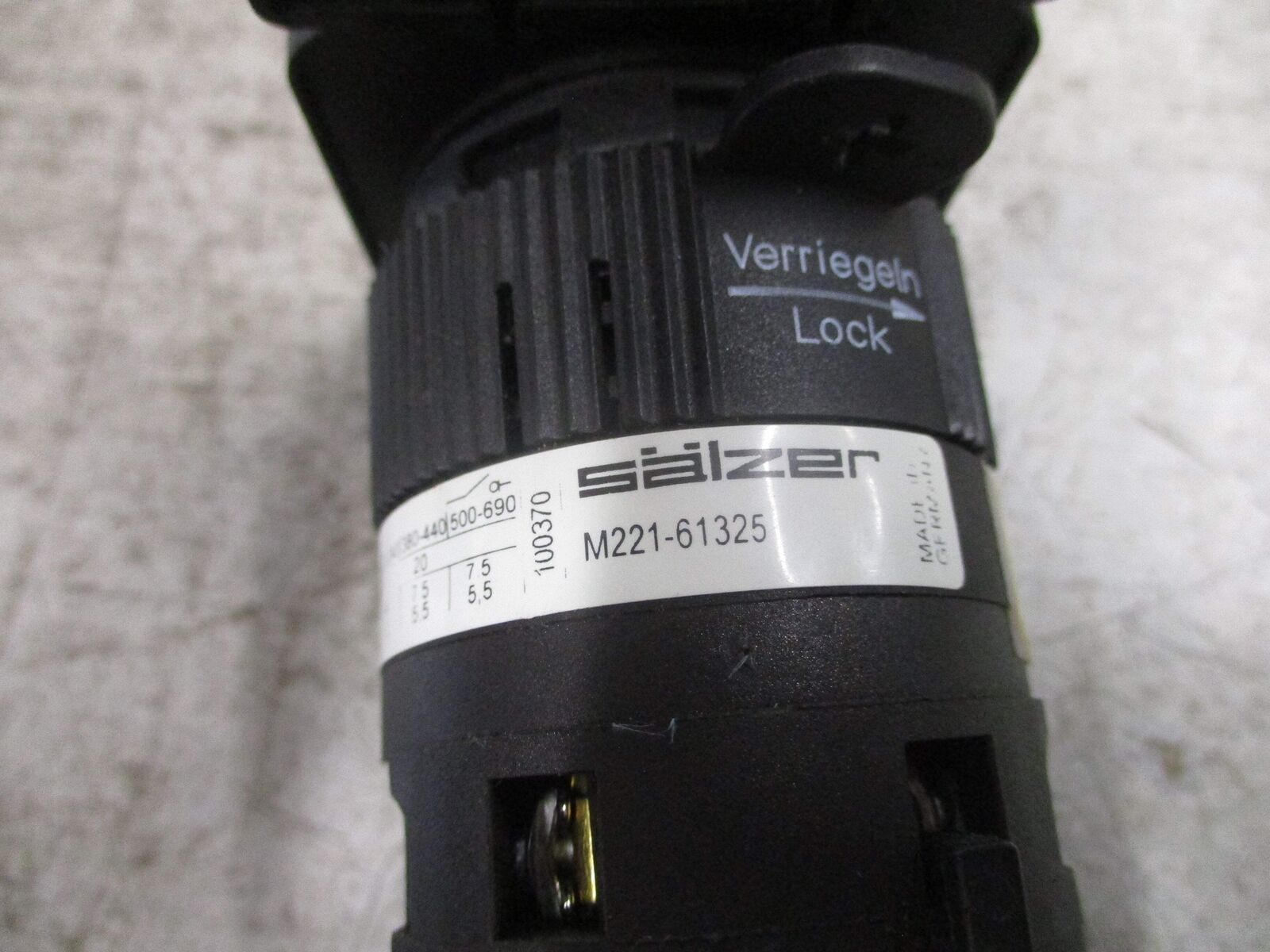 Salzer Rotary Switch M221-61325 3-Position Used