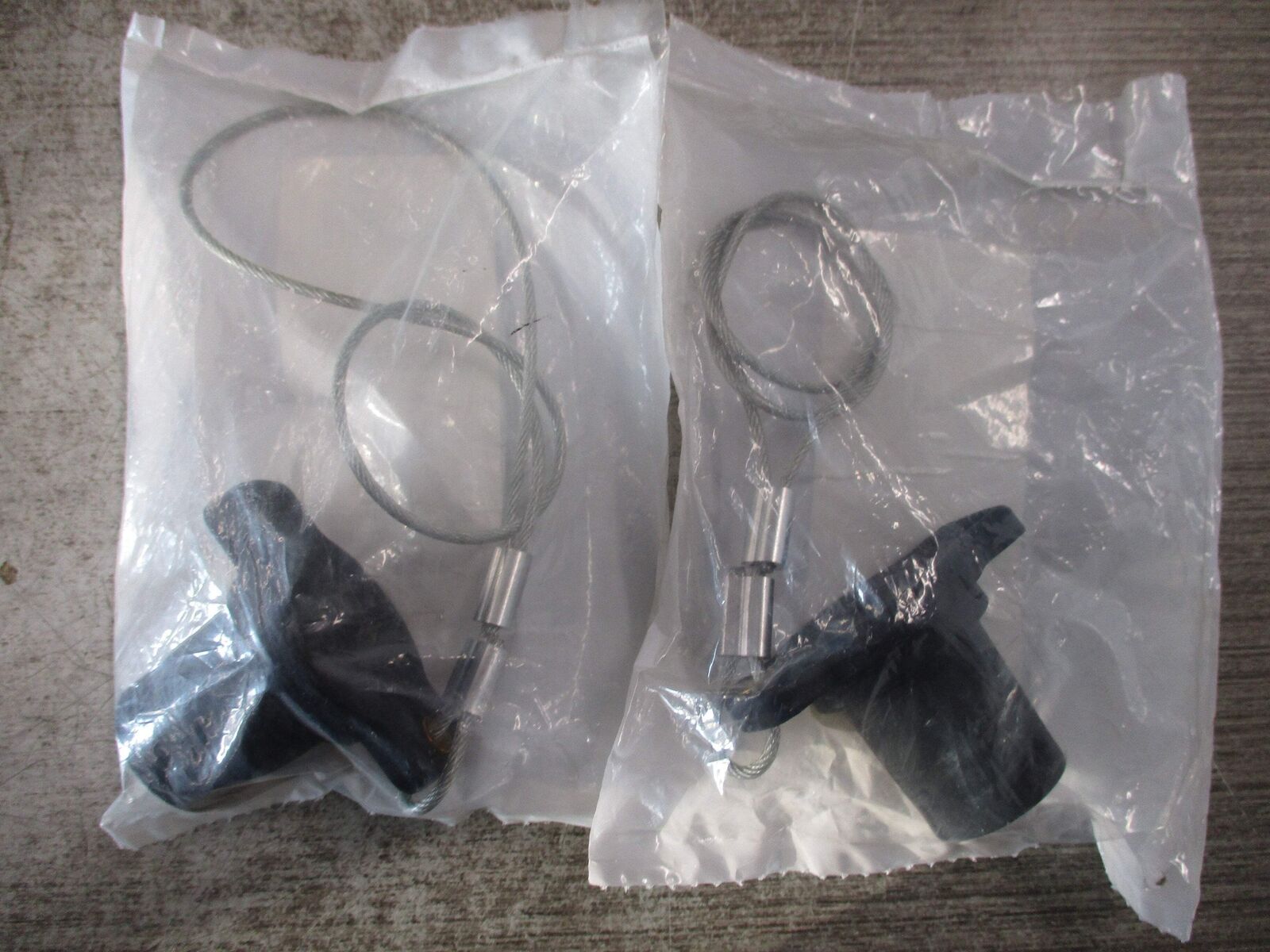 Leviton Male Protective Cap 301-16P21-E *Lot of 2* New Surplus