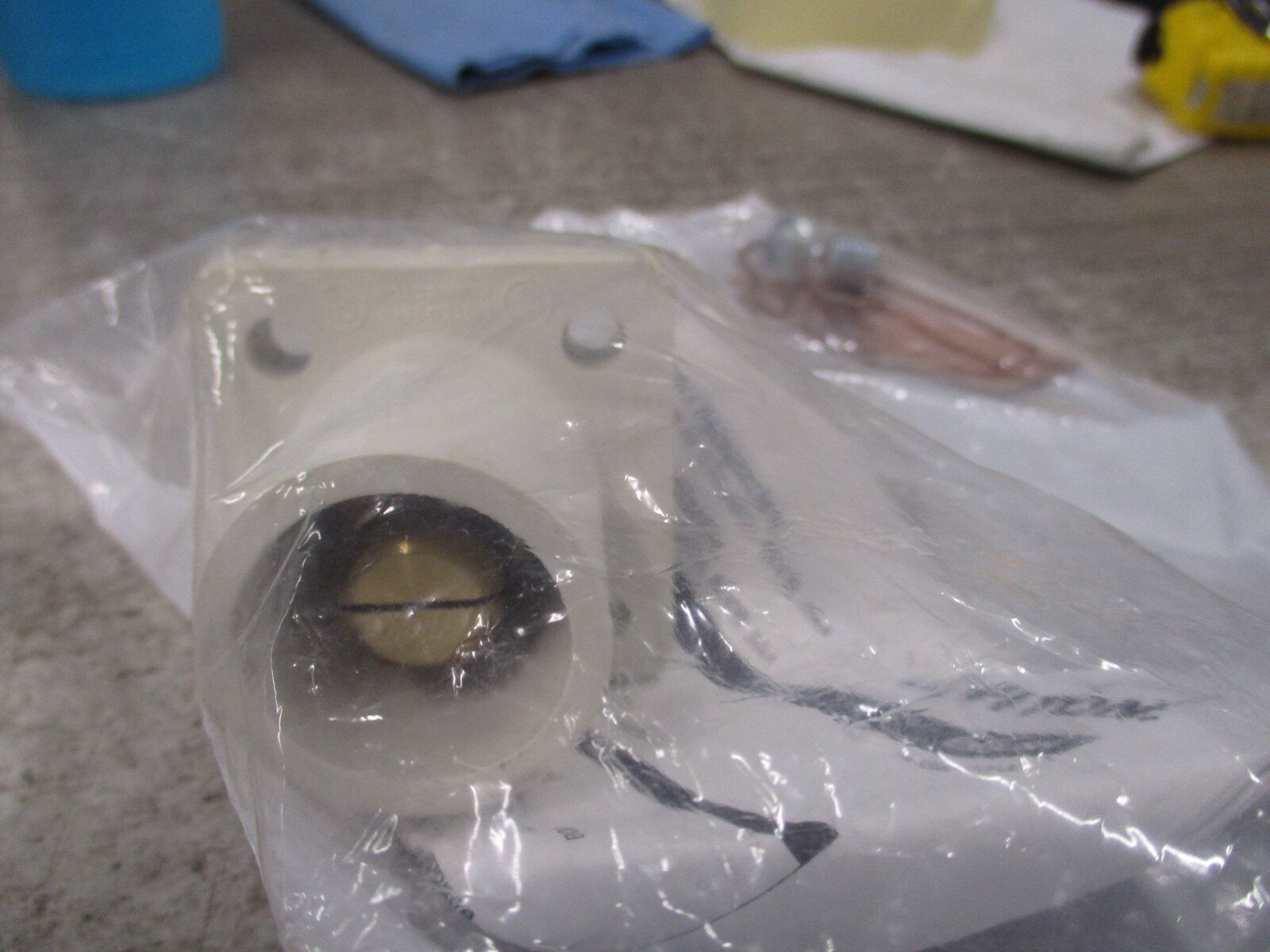 Leviton rhino-hide Male Panel Receptacle 242-16R21-UW 400A 600V New Surplus