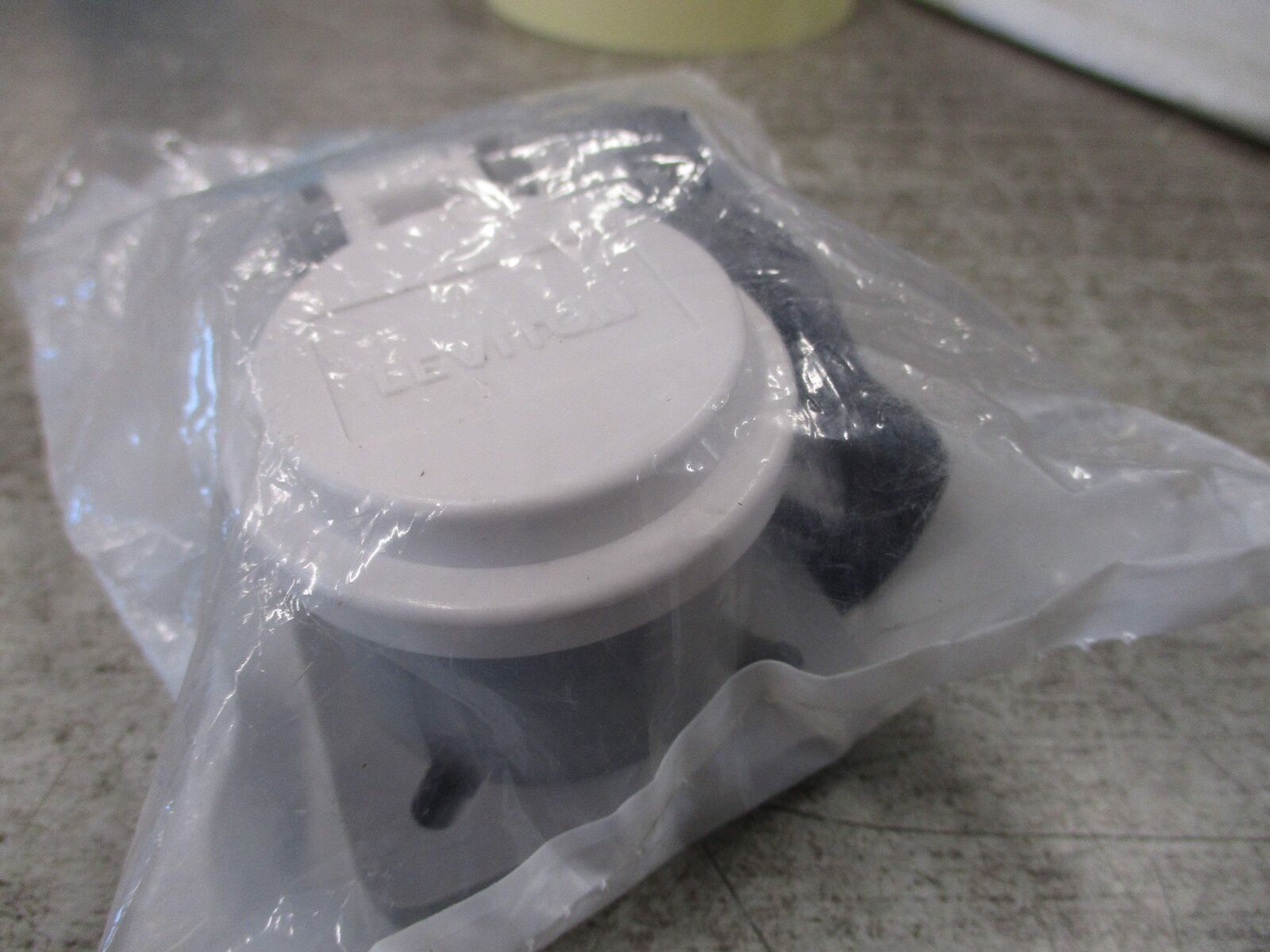 Leviton Nema 3R Receptacle Housing 162-16S31-UW New Surplus