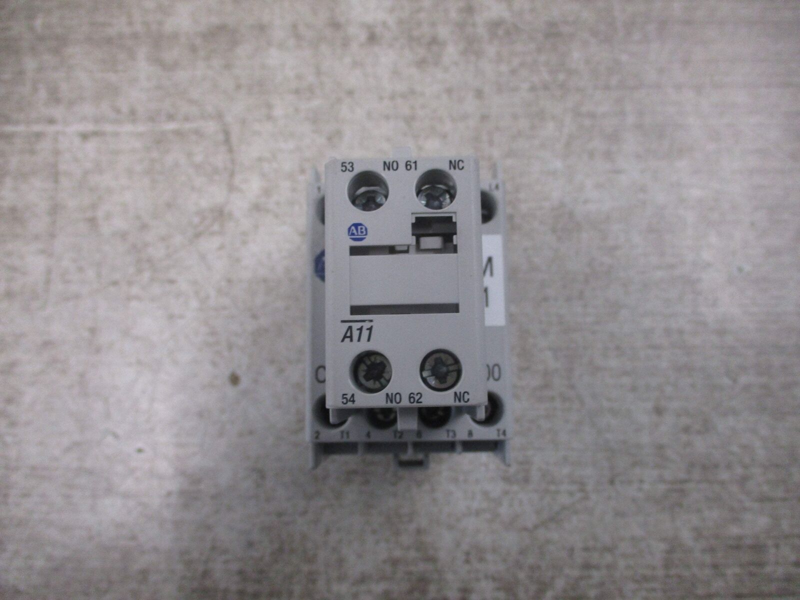 Allen-Bradly Contactor 100-C16*400 Ser. B 120V Coil 30A 600V W/Aux Contact Block