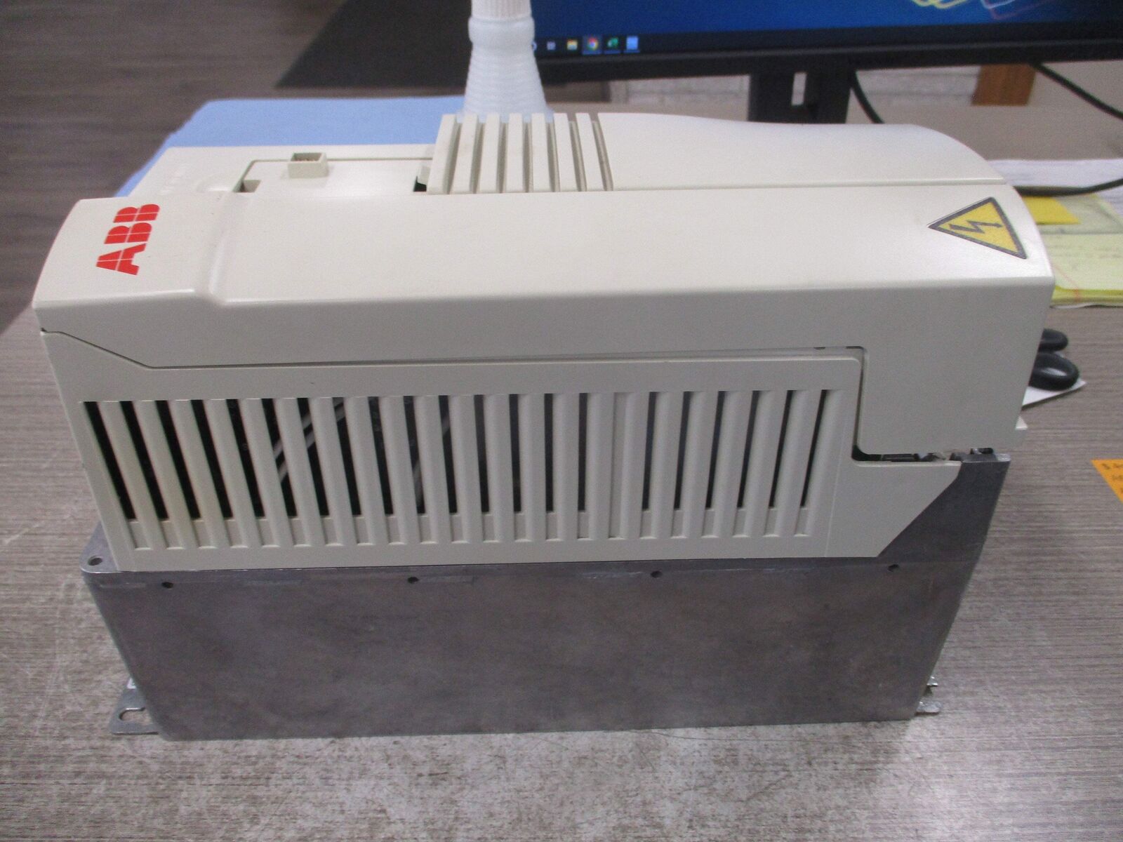 ABB ACH401 AC Drive ACH401B00632 7.5HP 3Ph Input: 3PH 380-480V Output: 3PH 0-480
