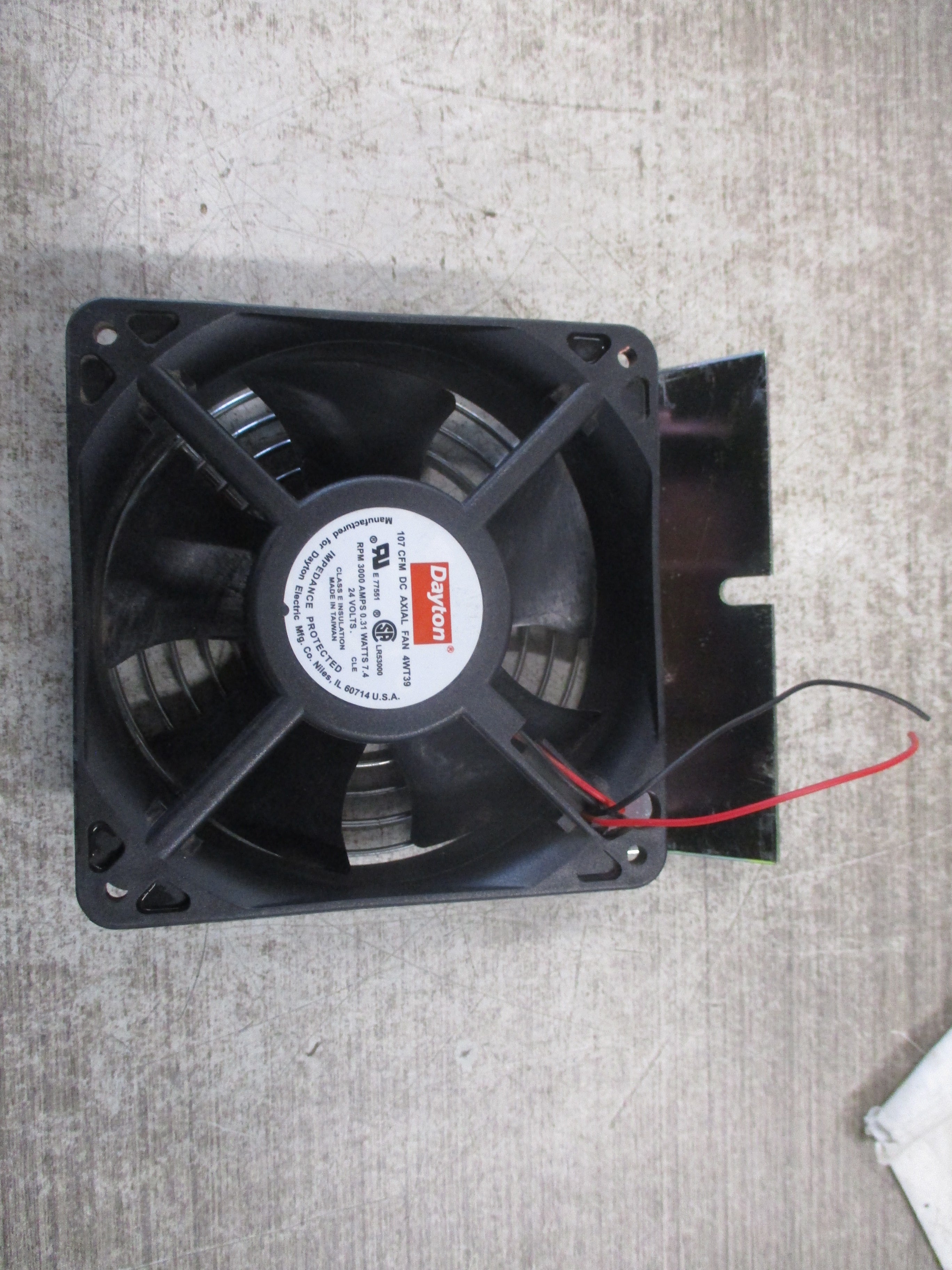 Dayton Axial Fan 4WT39 24VDC 0.31A 7.4W 3000RPM 107CFM Used