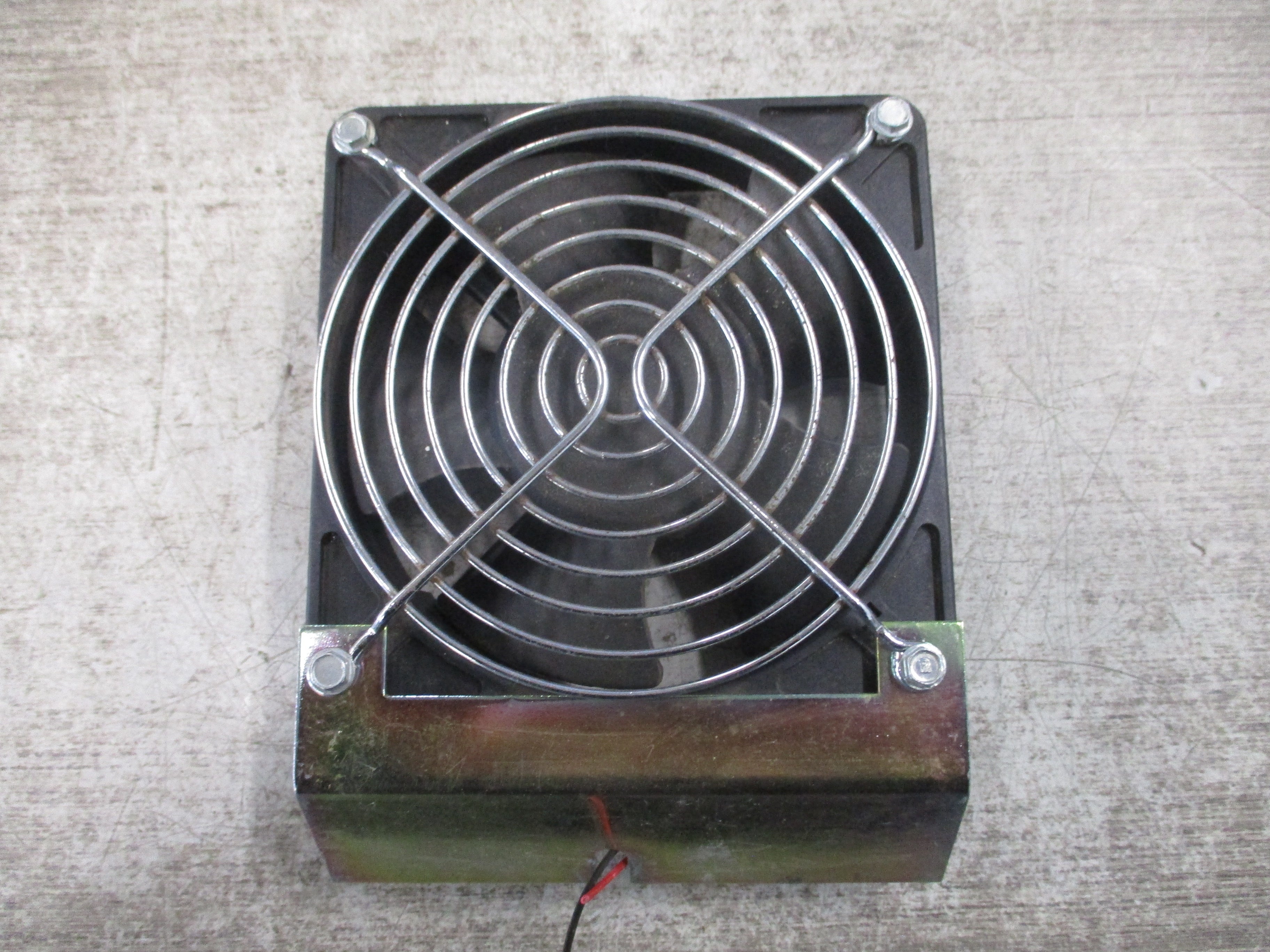 Dayton Axial Fan 4WT39 24VDC 0.31A 7.4W 3000RPM 107CFM Used