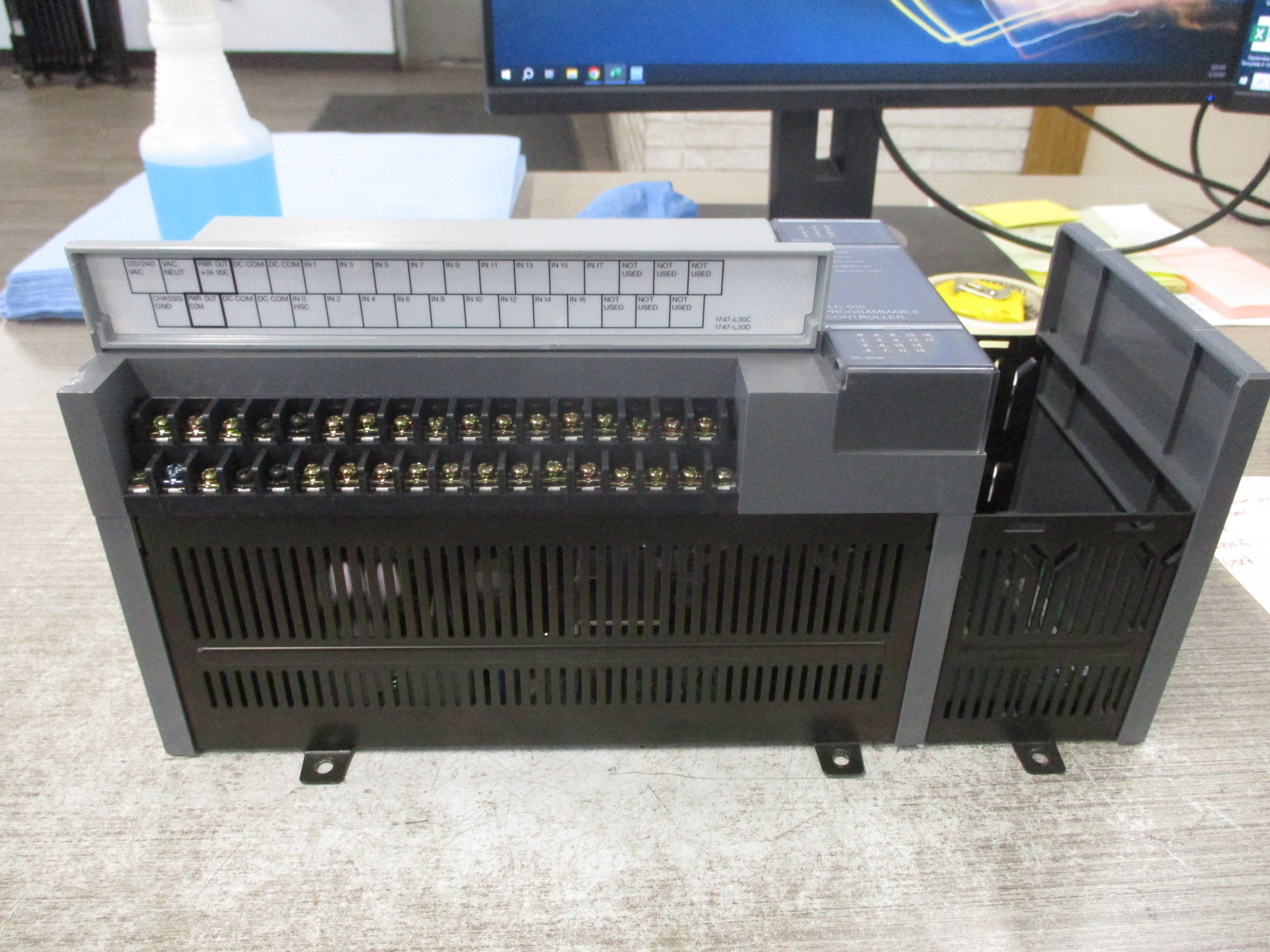 Allen-Bradley SLC 500 Processor Unit 30 I/O 1747-L30C Ser. C FRN 6 Used