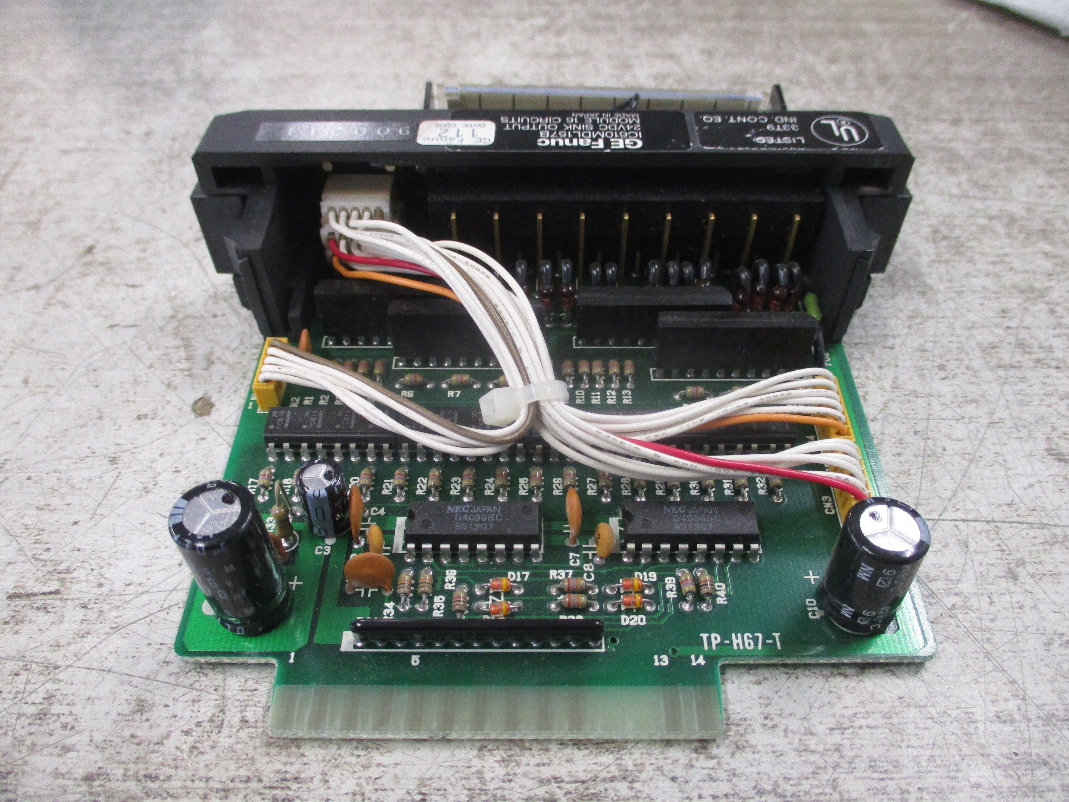 GE Fanuc Sink Output Module IC610MDL157B 24VDC 16-Circuits Used