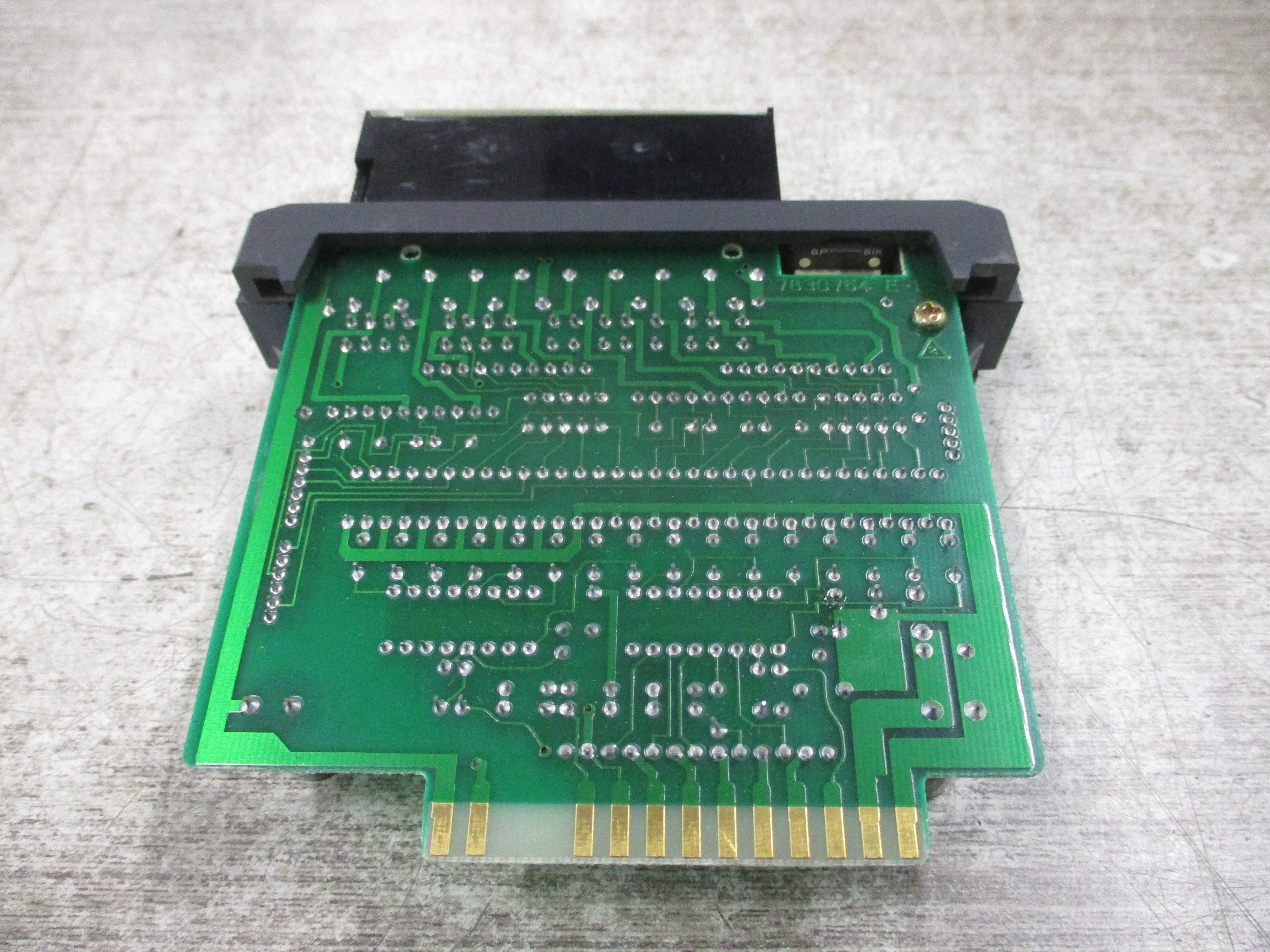 GE Fanuc Sink Output Module IC610MDL157B 24VDC 16-Circuits Used