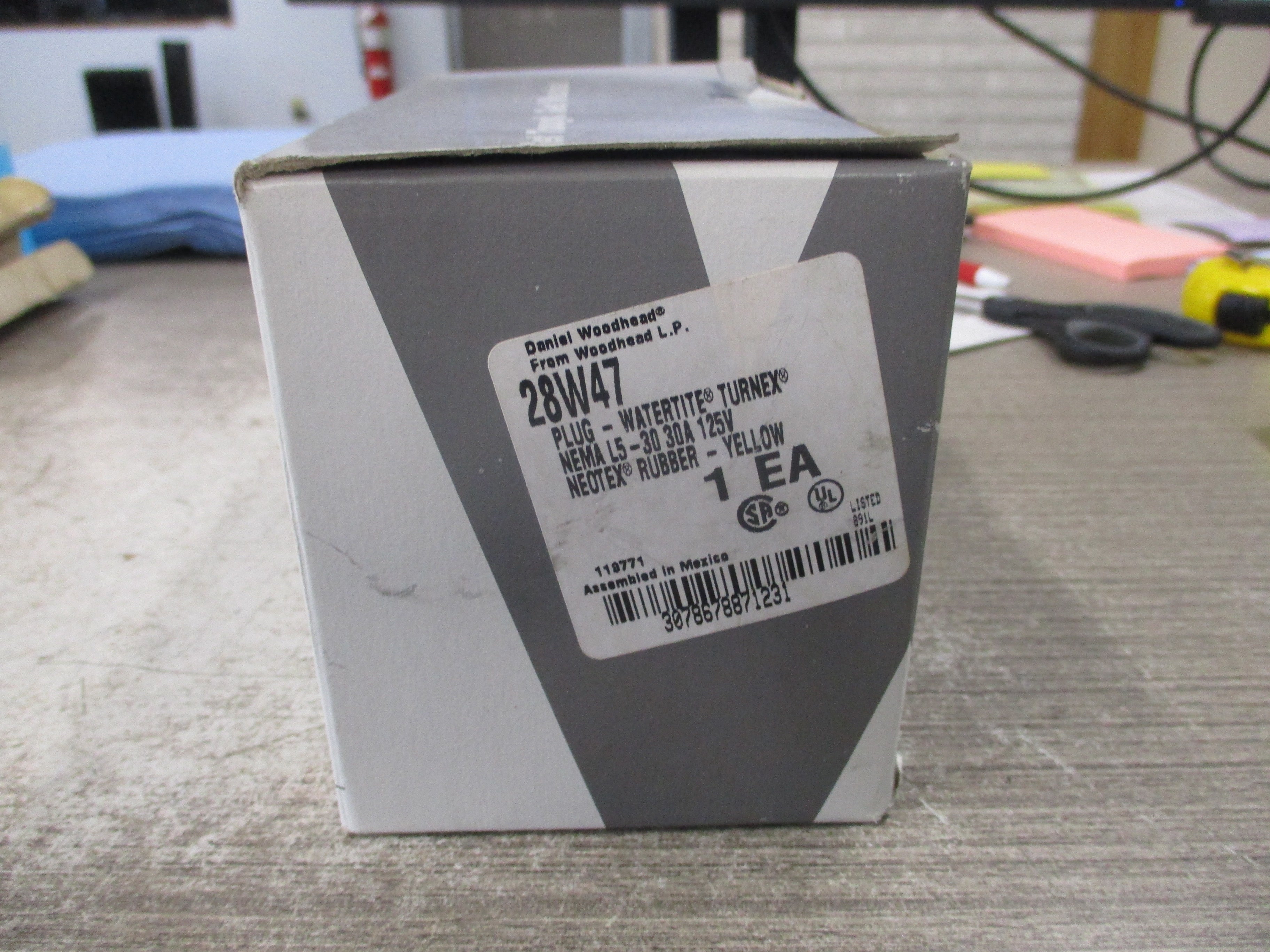 Daniel Woodhead Watertite Turnex Plug 28W47 30A 125V New Surplus