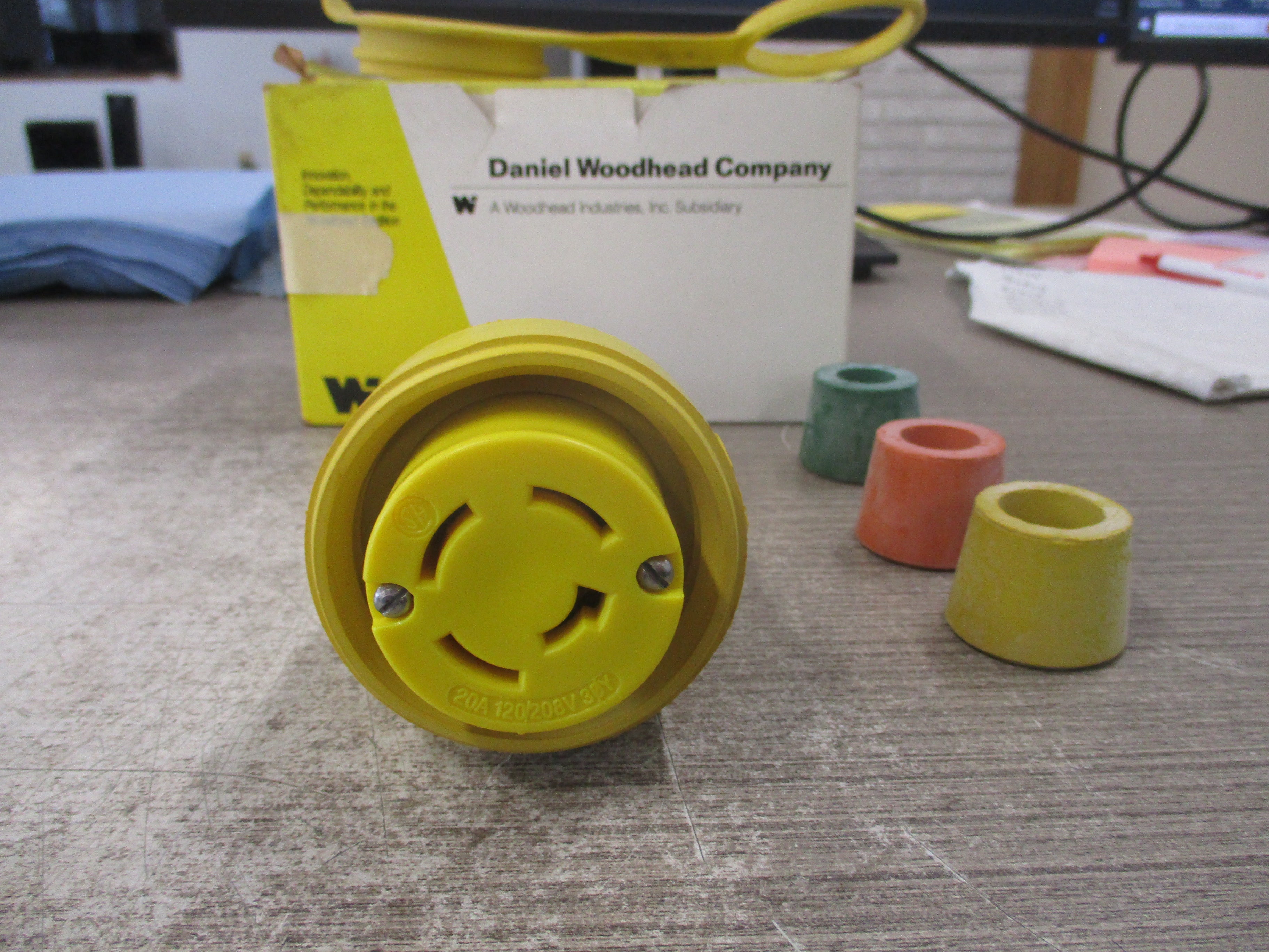 Daniel Woodhead Watertite Turnex Connector 27W09 20A 120/208V New Surplus