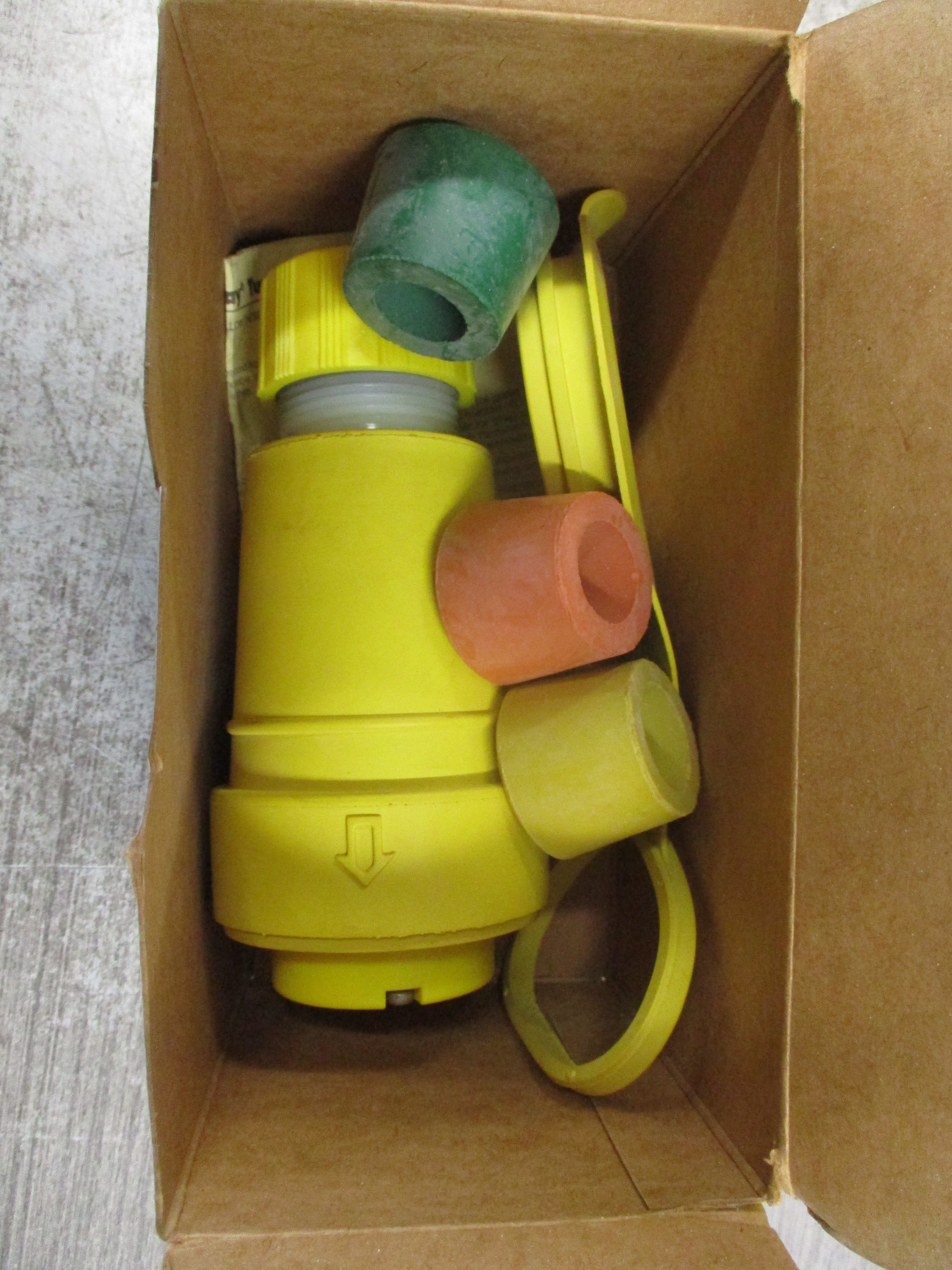 Daniel Woodhead Watertite Turnex Connector 27W09 20A 120/208V New Surplus