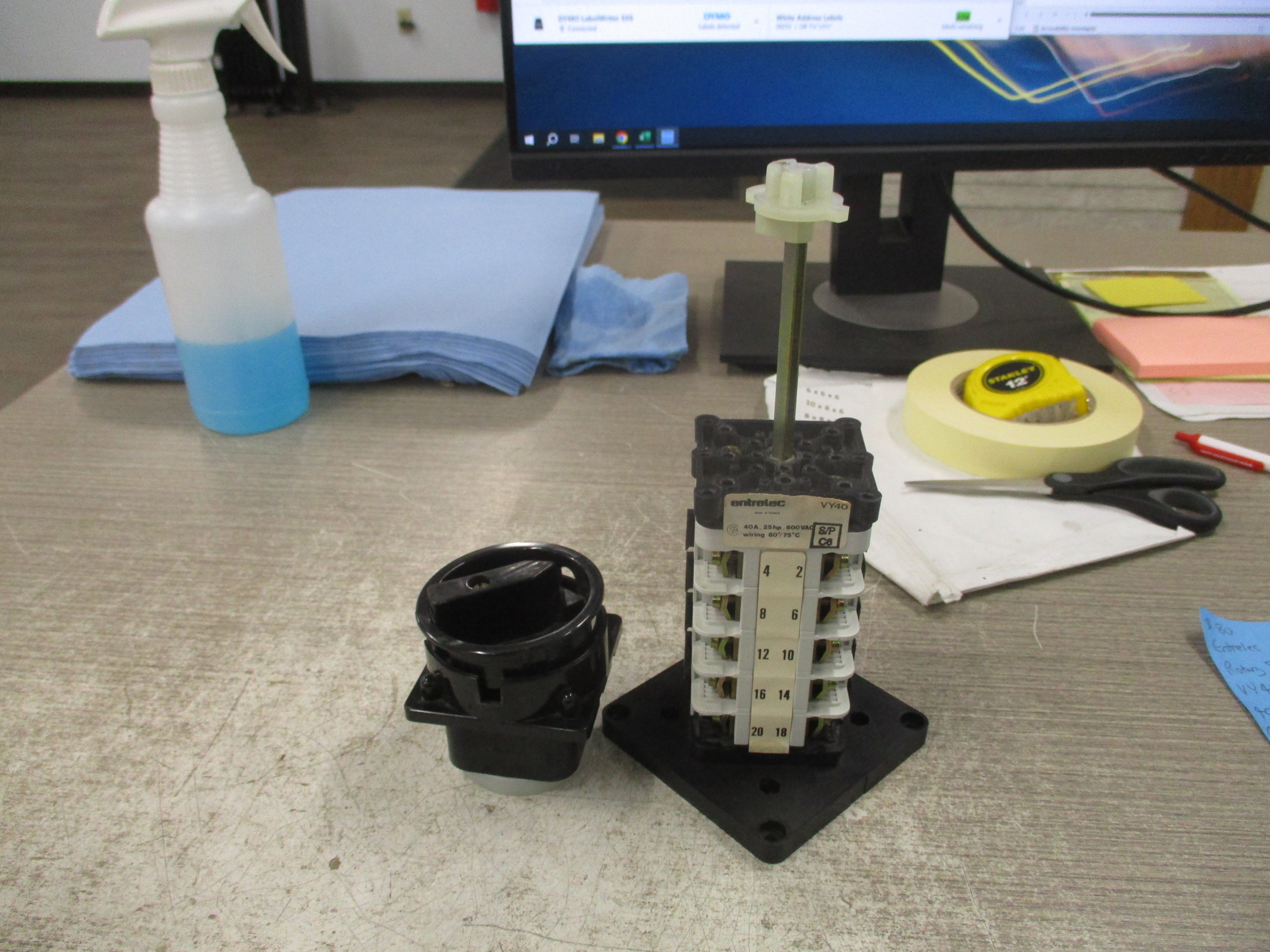 Entrelec Rotary Switch VY40 40A 600V *Cracked Handle* Used