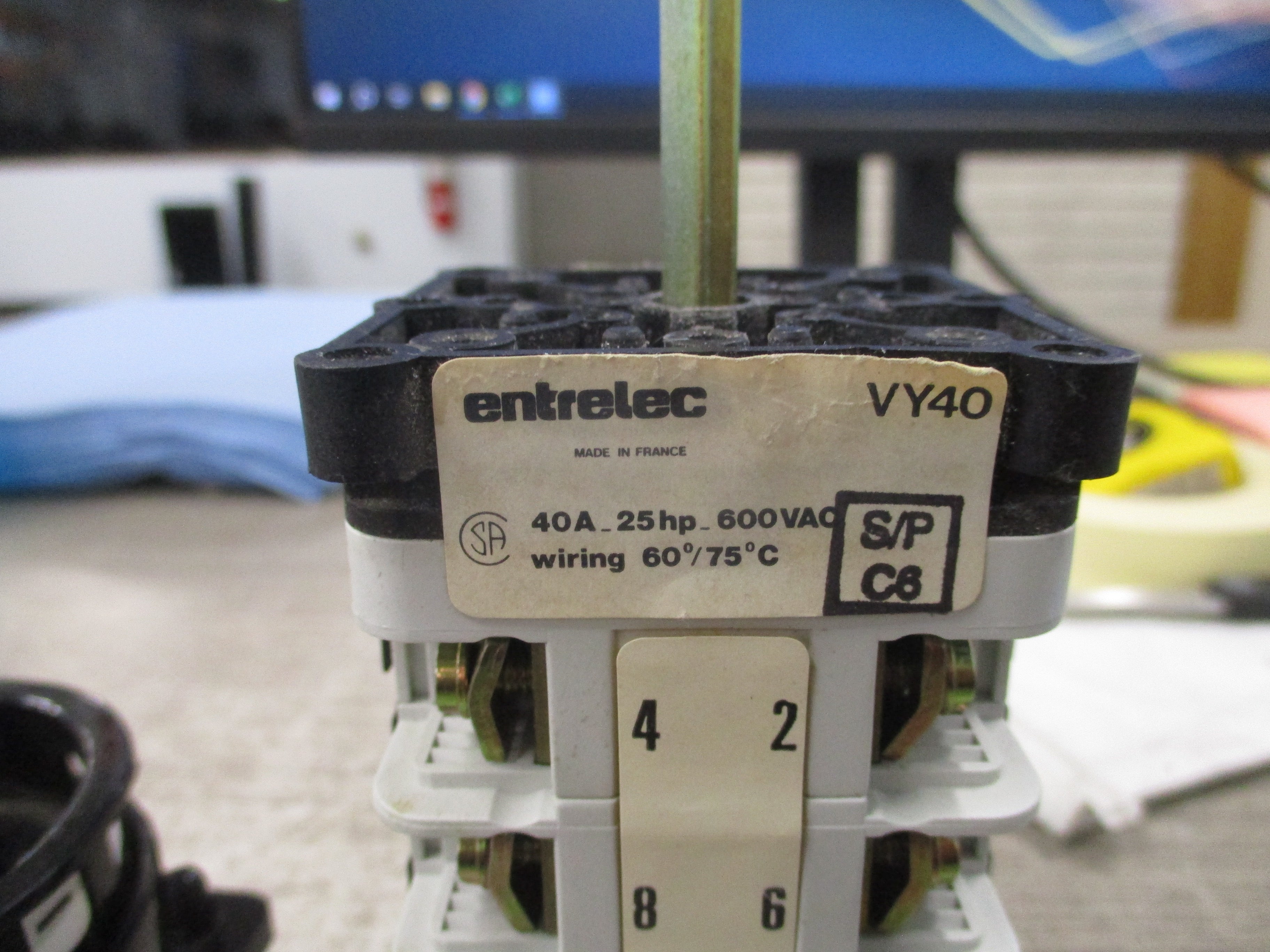 Entrelec Rotary Switch VY40 40A 600V *Cracked Handle* Used