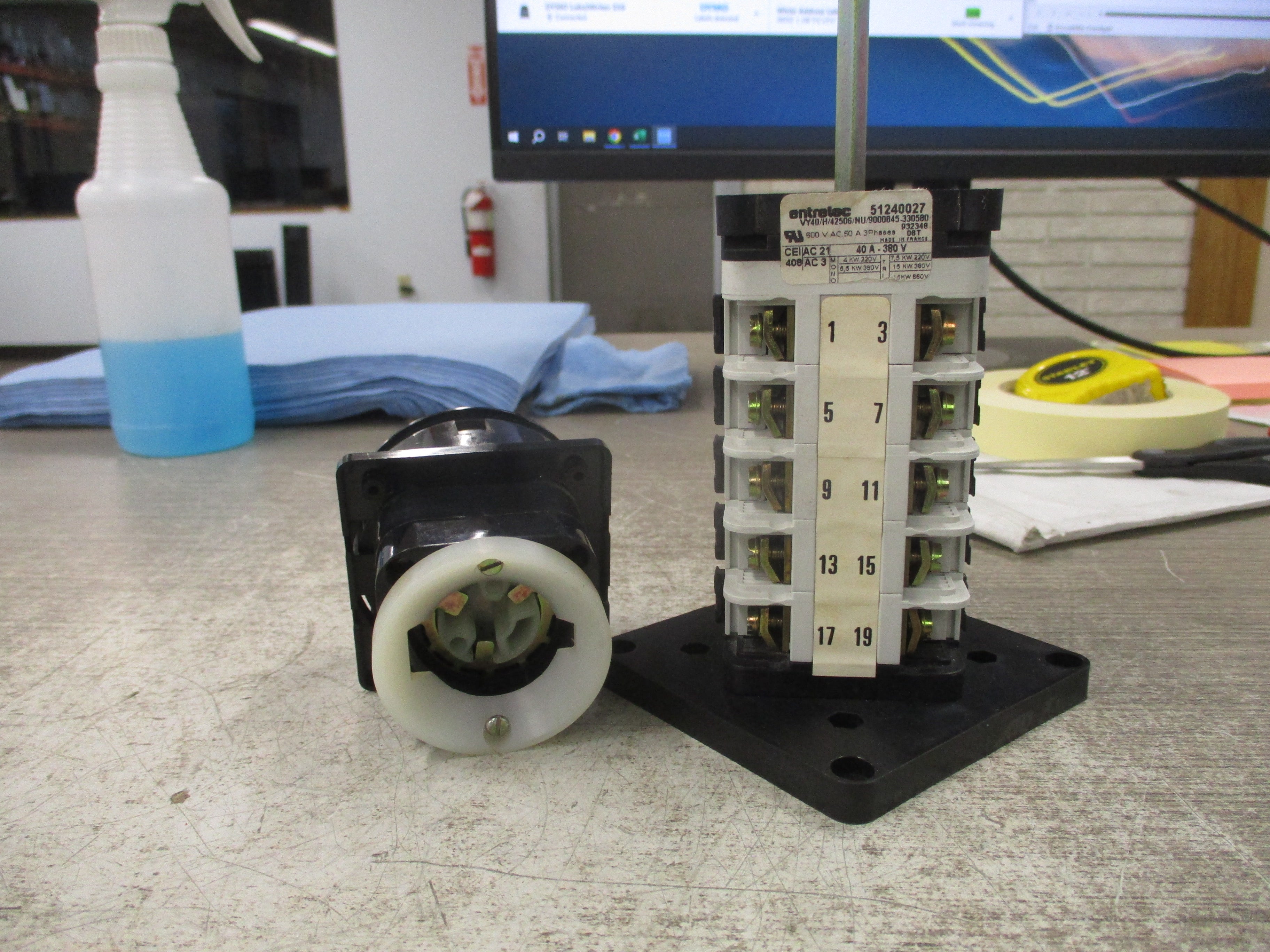 Entrelec Rotary Switch VY40 40A 600V *Cracked Handle* Used