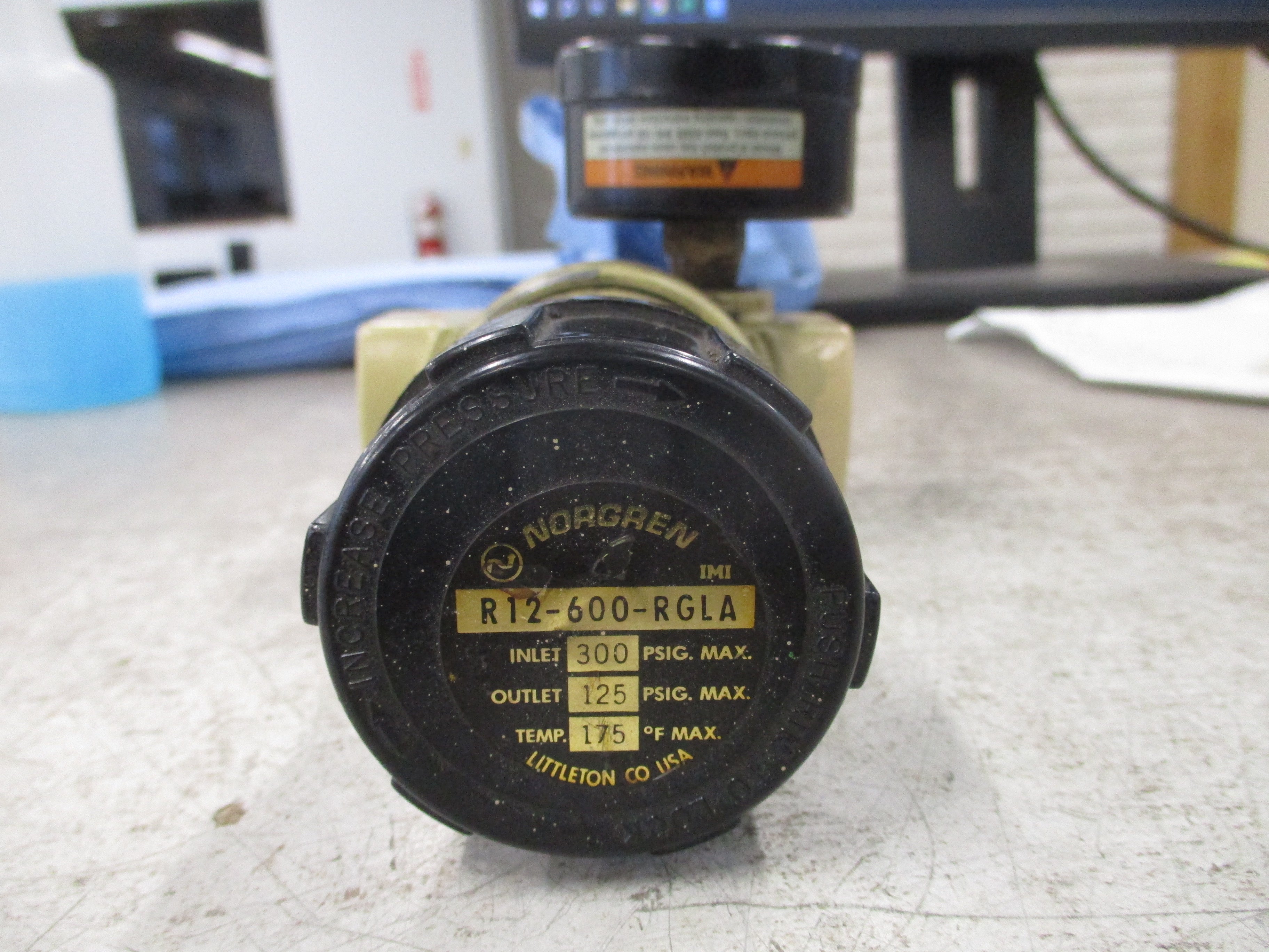 Norgren Regulator R12-600-RGLA Inlet: 300 PSIG Outlet: 125 PSIG *Cracked Gauge*