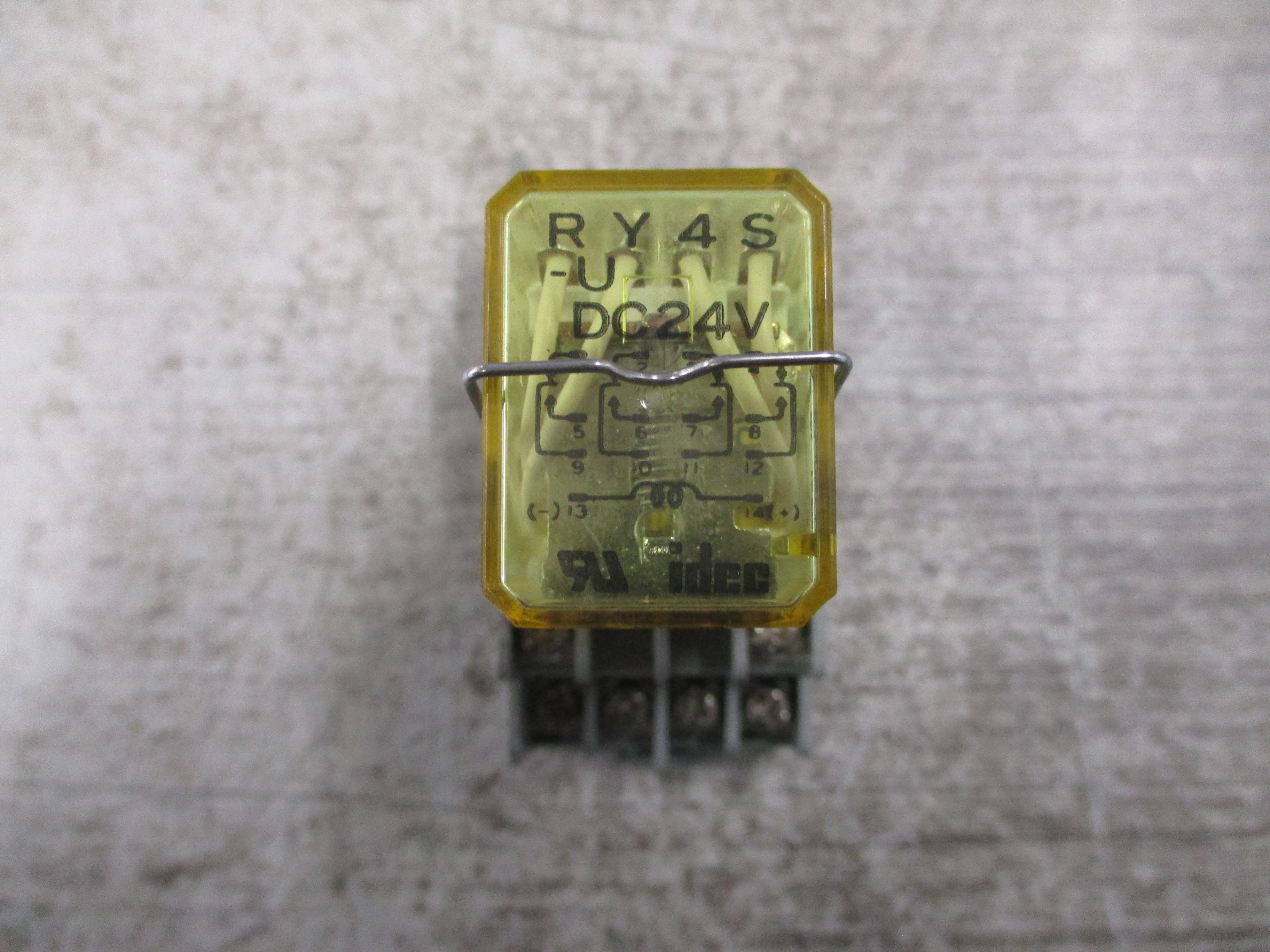 Idec Relay RY4S-U 24VDC Coil W/Base Used