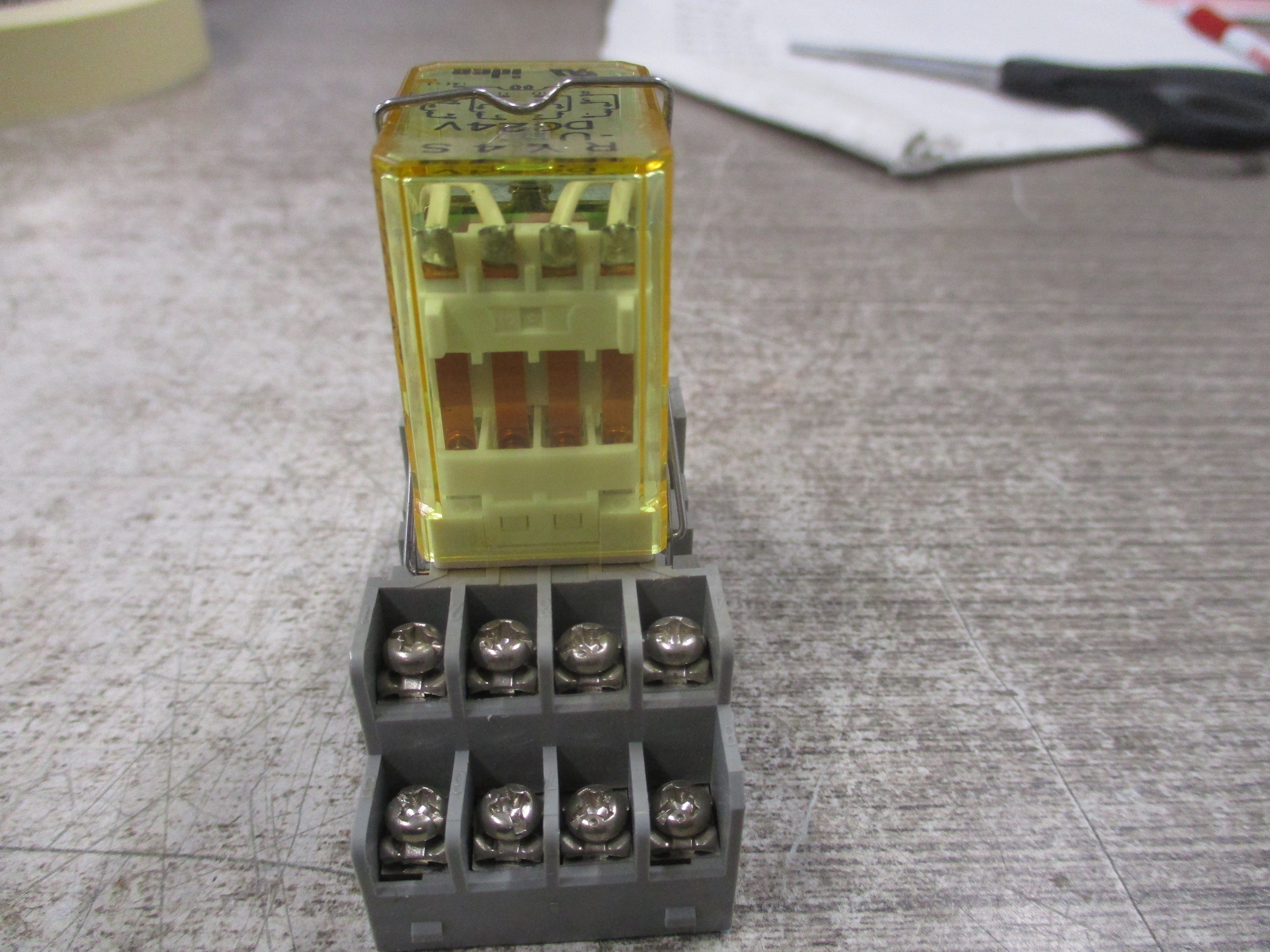 Idec Relay RY4S-U 24VDC Coil W/Base Used