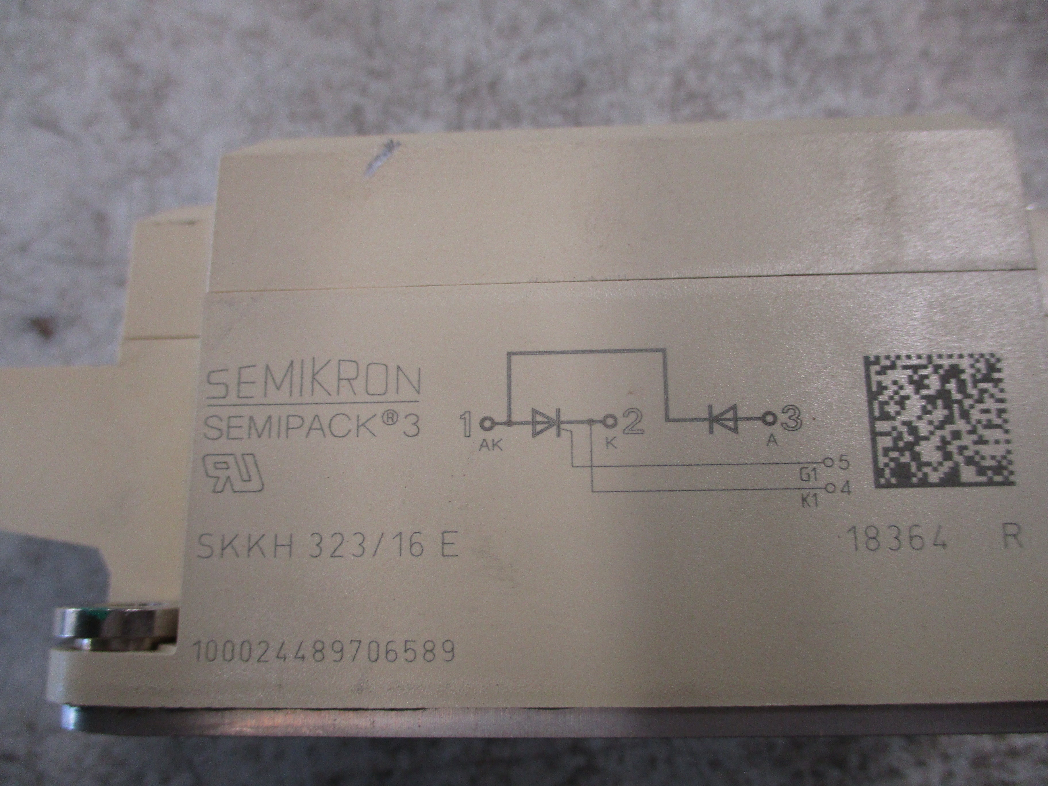 Semikron Semipack 3 Power Module SKKH 323/16E *Chipped Case* Used