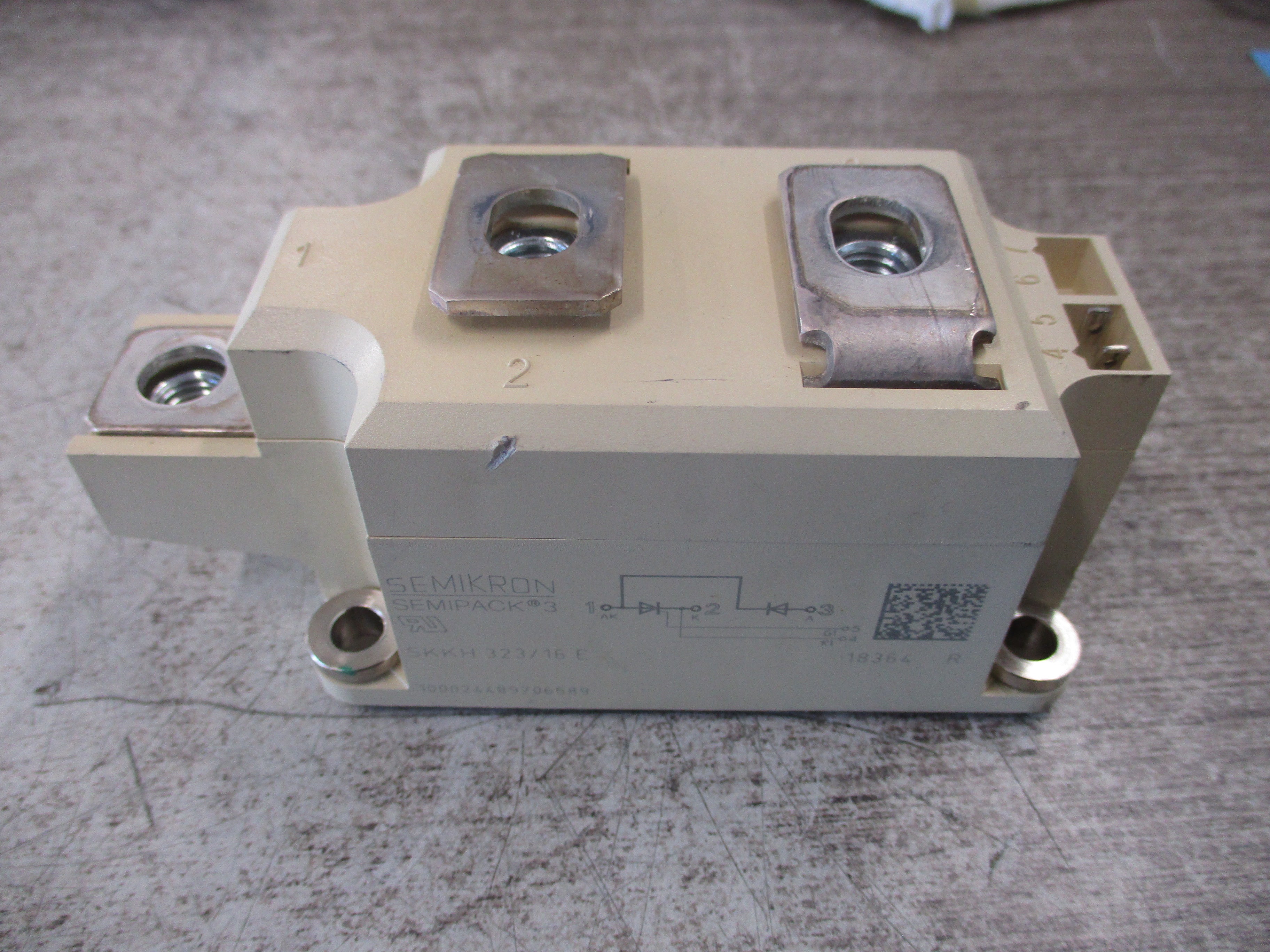 Semikron Semipack 3 Power Module SKKH 323/16E *Chipped Case* Used