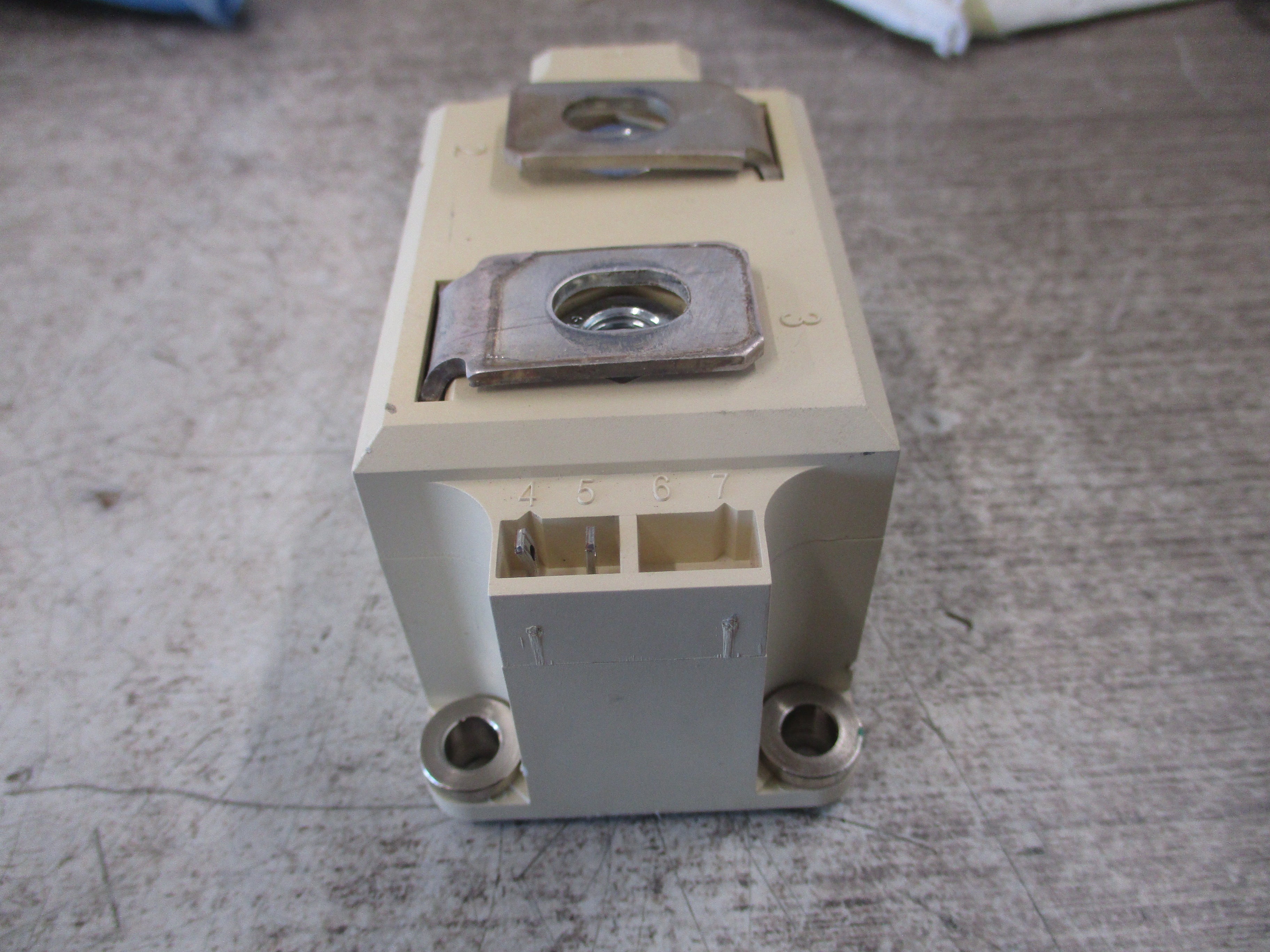 Semikron Semipack 3 Power Module SKKH 323/16E *Chipped Case* Used