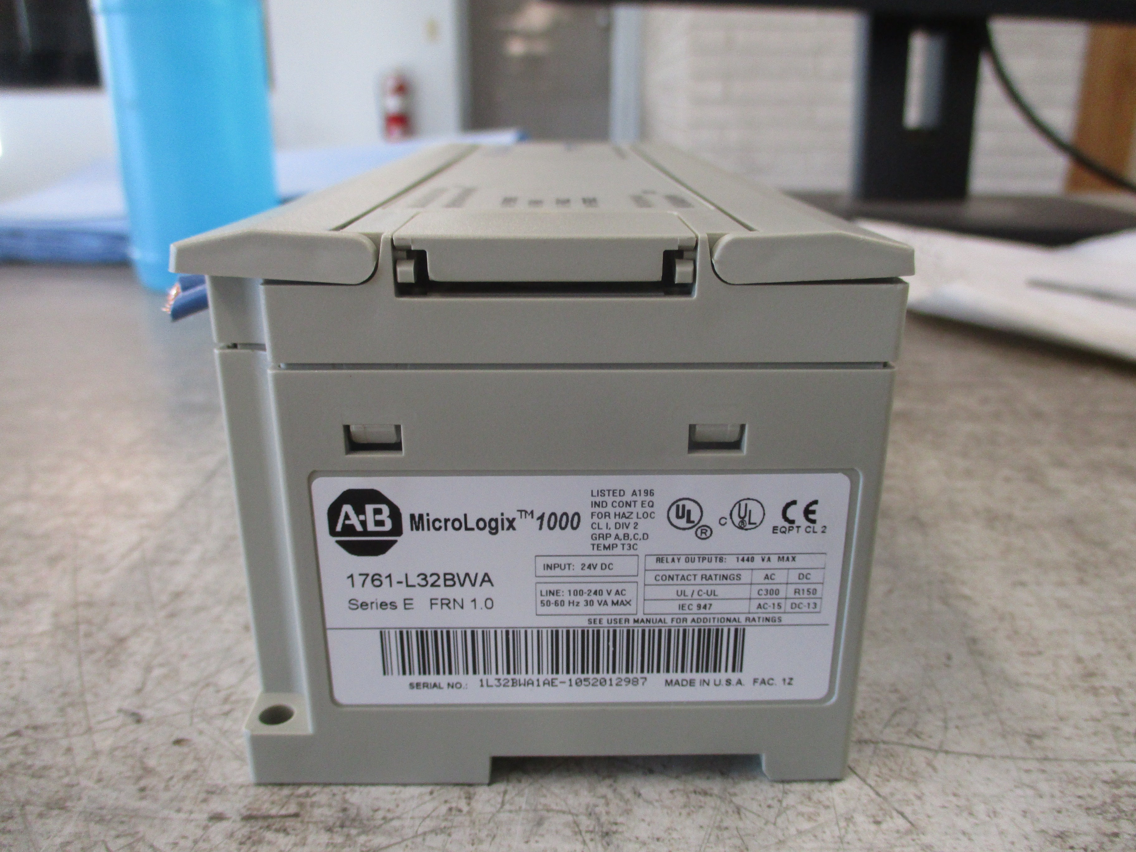 Allen-Bradley MicroLogix 1000 Controller 1761-L32BWA Ser. E FRN 1.0 New Surplus
