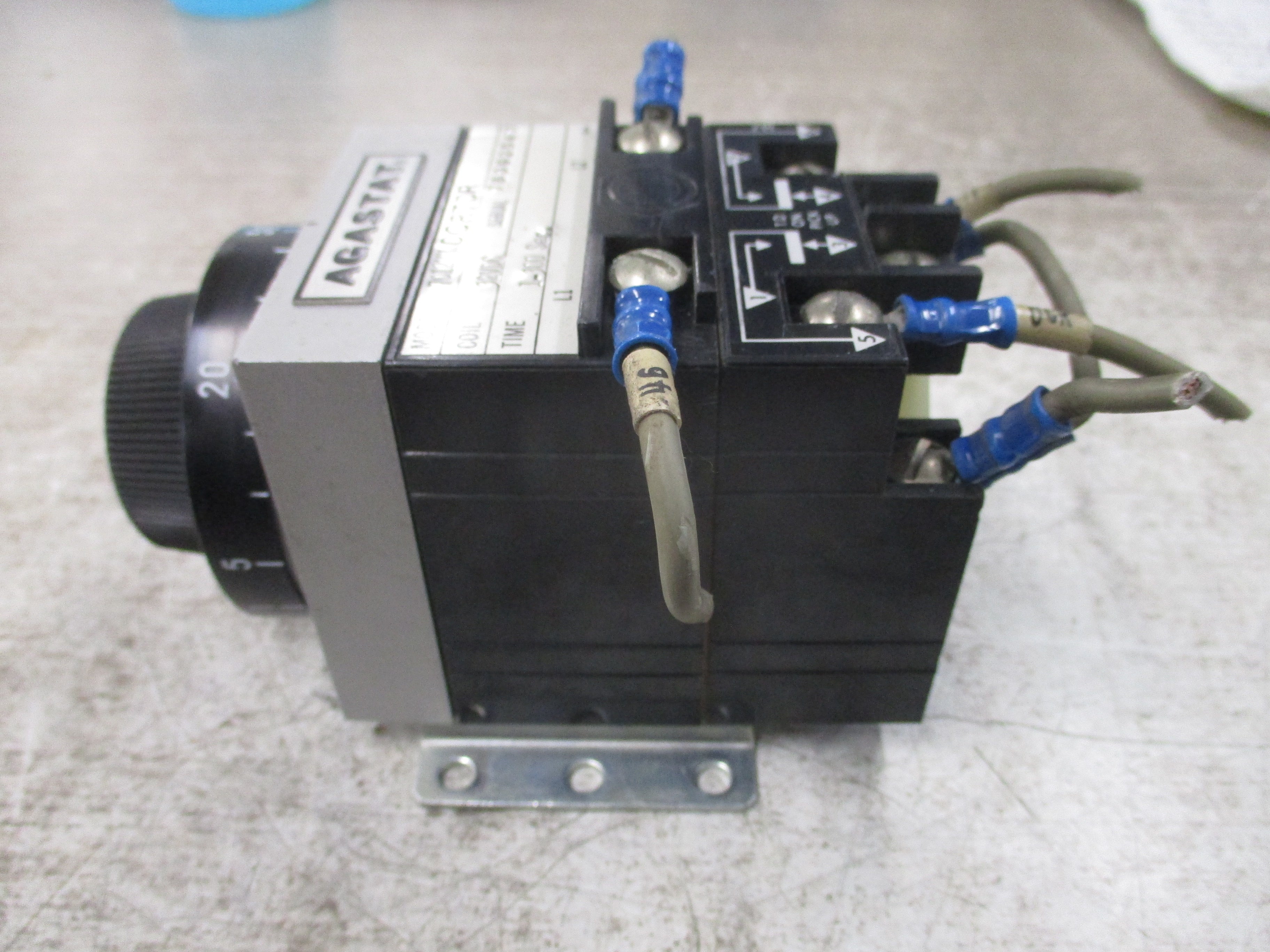 Agastat Timer 7012VK OCRTDR 32VDC Coil Time: 1-300 Sec Used