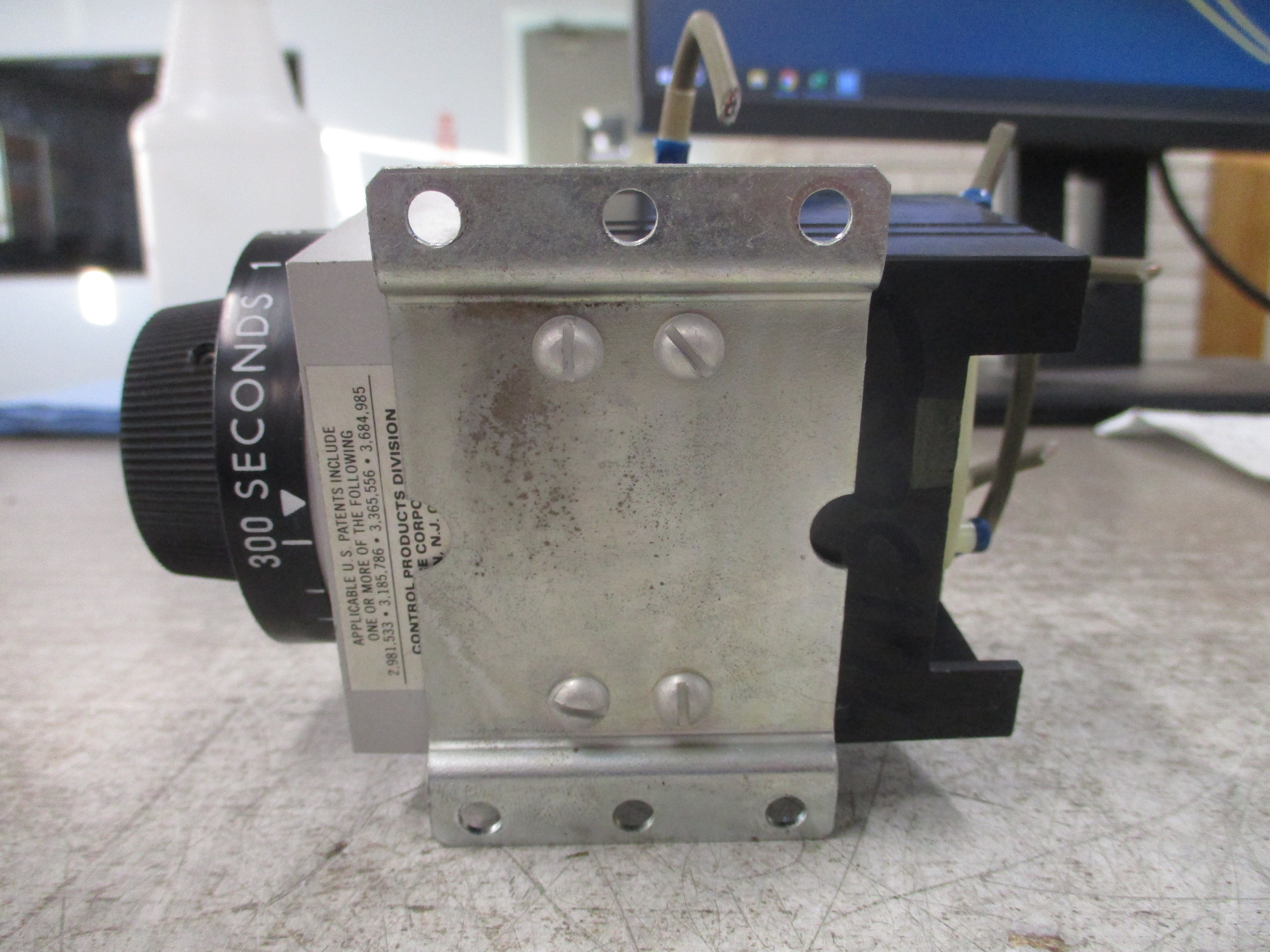 Agastat Timer 7012VK OCRTDR 32VDC Coil Time: 1-300 Sec Used