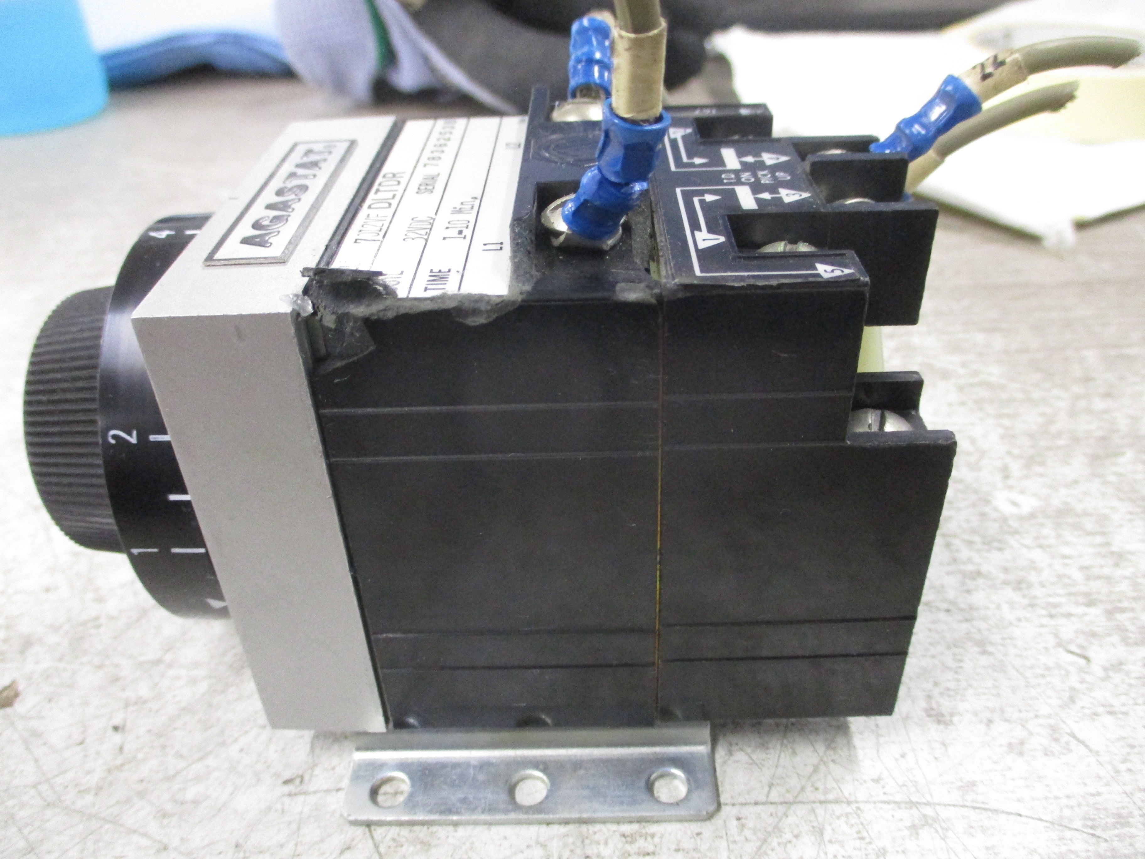 Agastat Timer 7012VF DLTDR 32VDC Coil Time: 1-10 Min *Chipped Case* Used