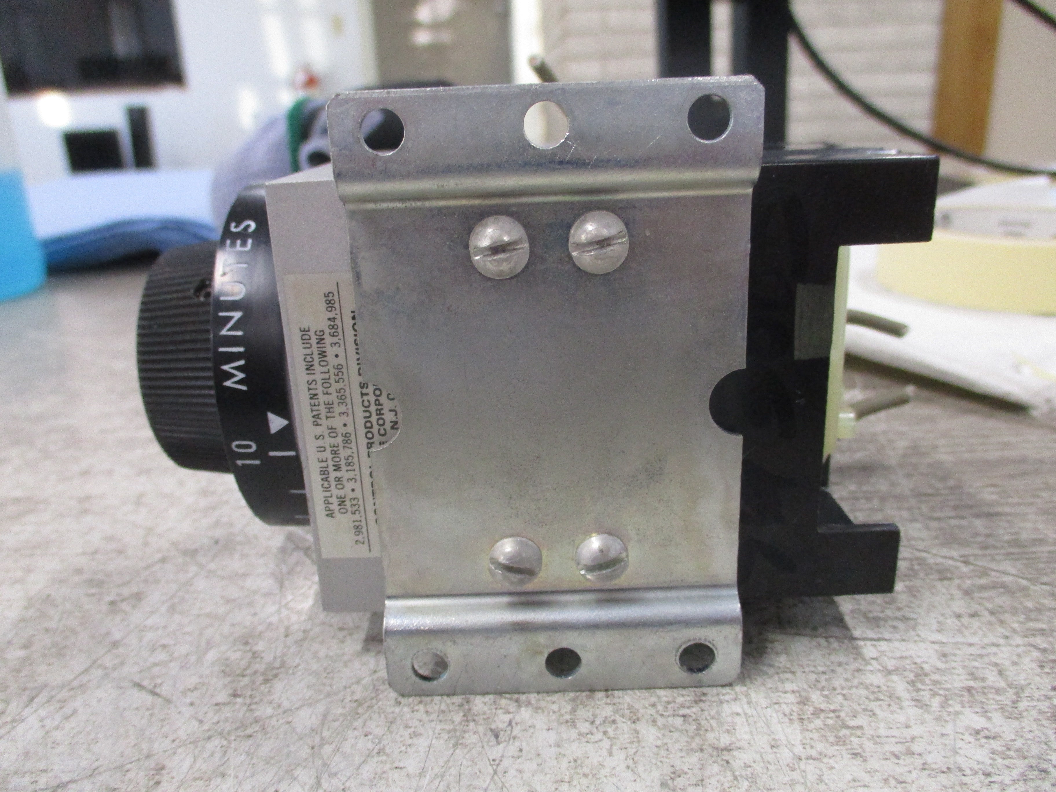 Agastat Timer 7012VF DLTDR 32VDC Coil Time: 1-10 Min *Chipped Case* Used