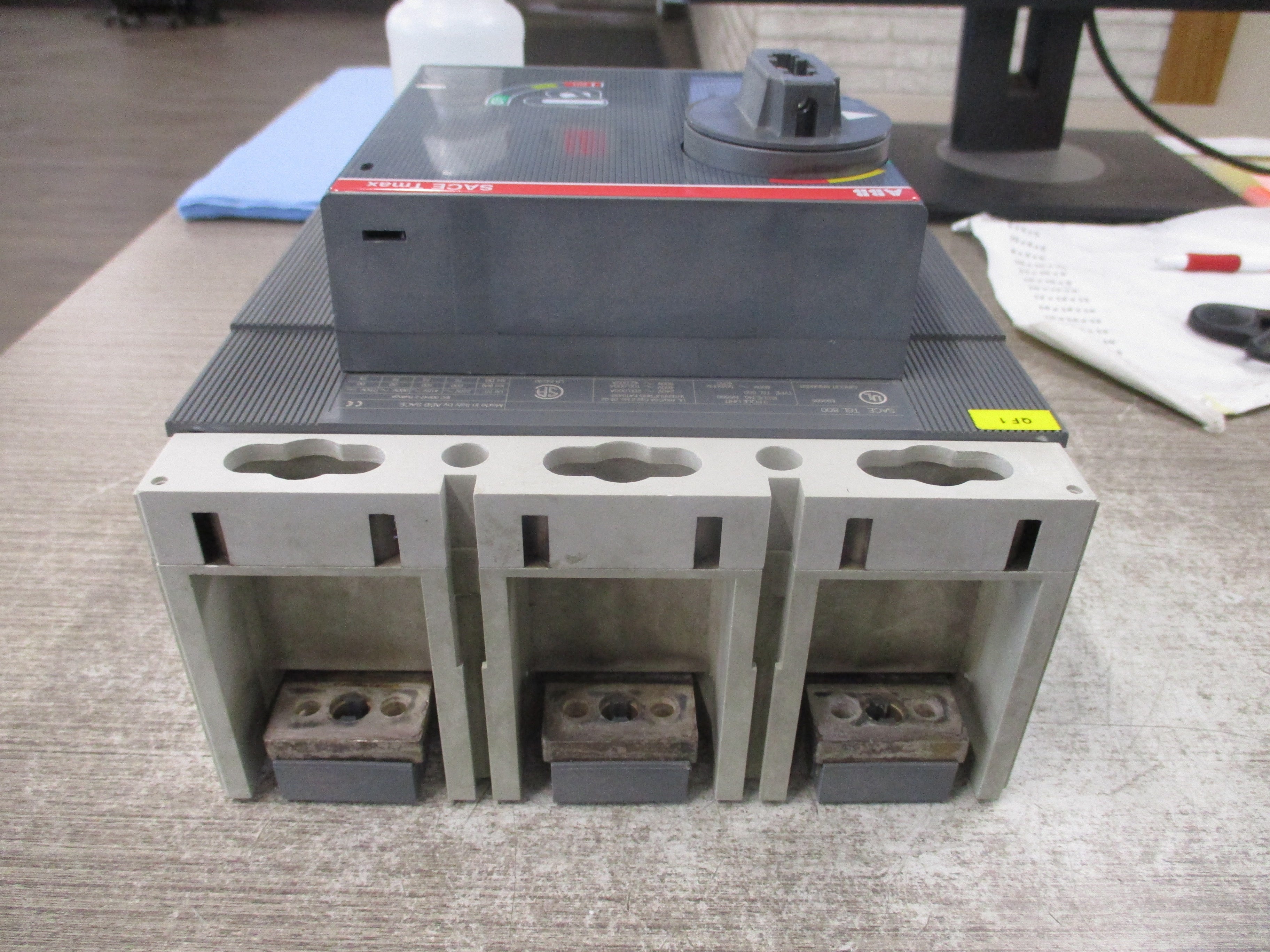 ABB SACE Tmax Breaker Disconnect T6L 800 PR222DS/P 800A 600V 3P *No Handle* Used