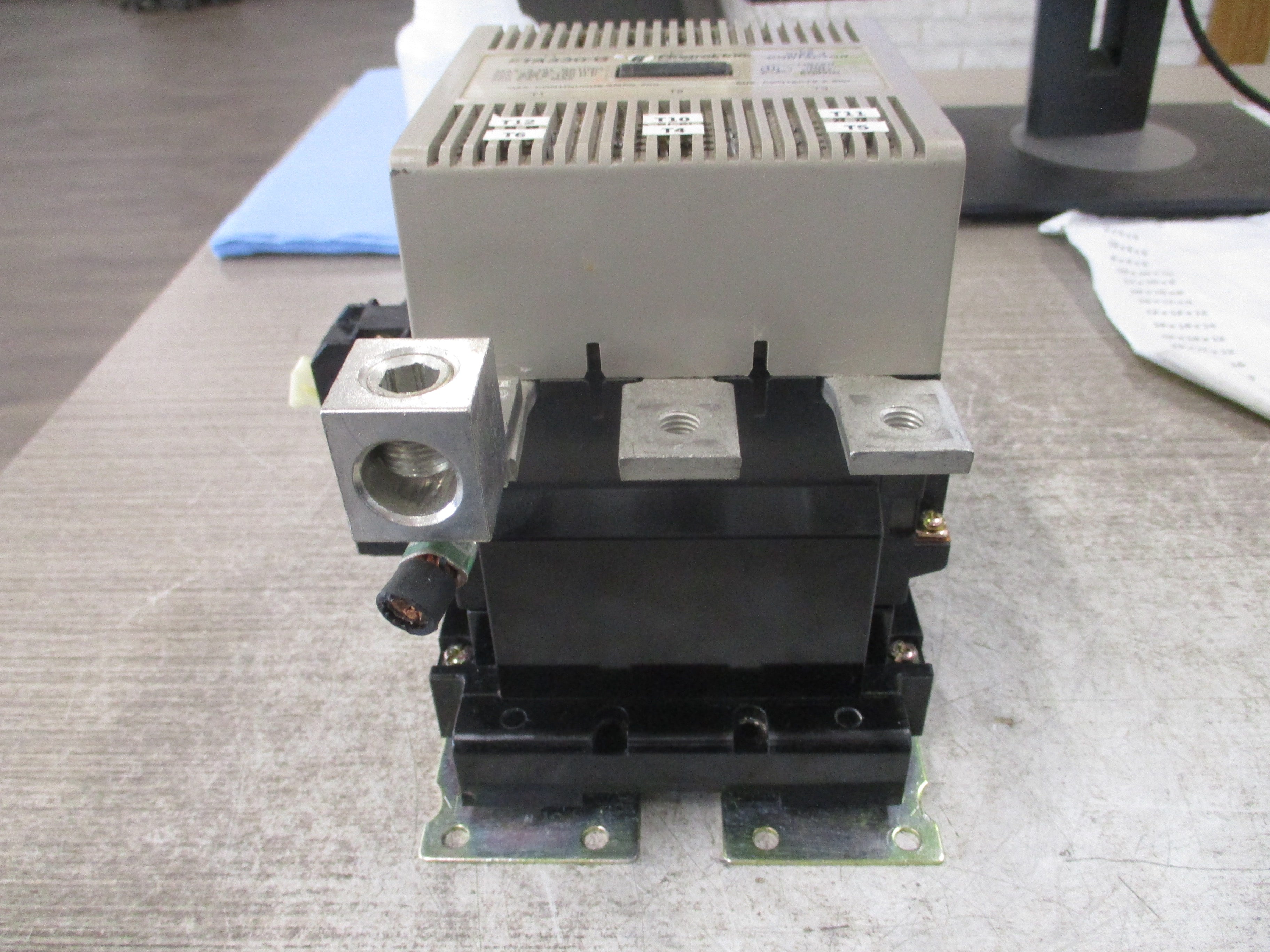 Firetrol Size 4 Contactor FTA330-G 460-550V Coil 200A 600V (1) Lug Used