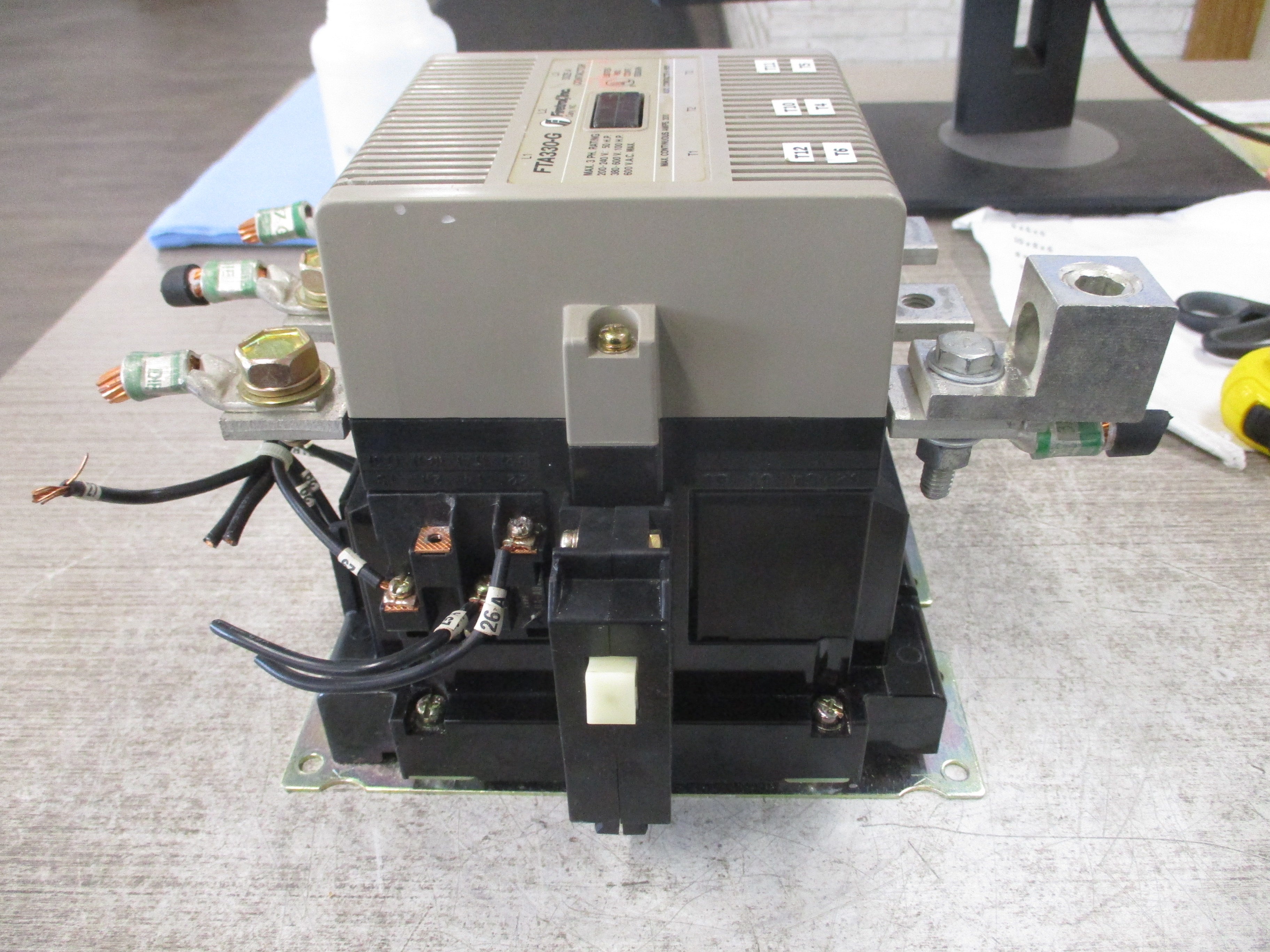 Firetrol Size 4 Contactor FTA330-G 460-550V Coil 200A 600V (1) Lug Used