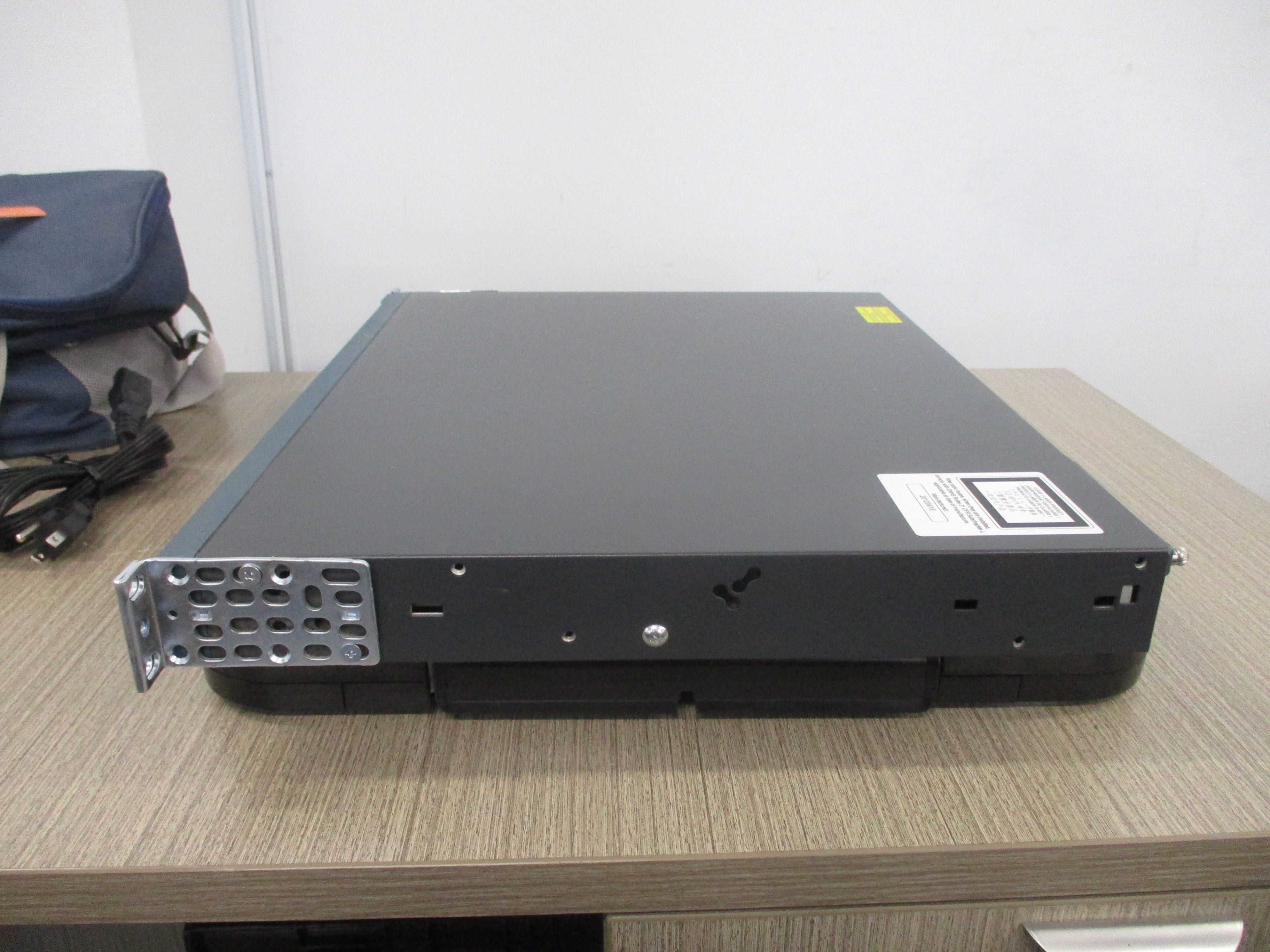 Cisco 48-Port Gigabit Switch WS-C2960S-48LPS-L V03 Used