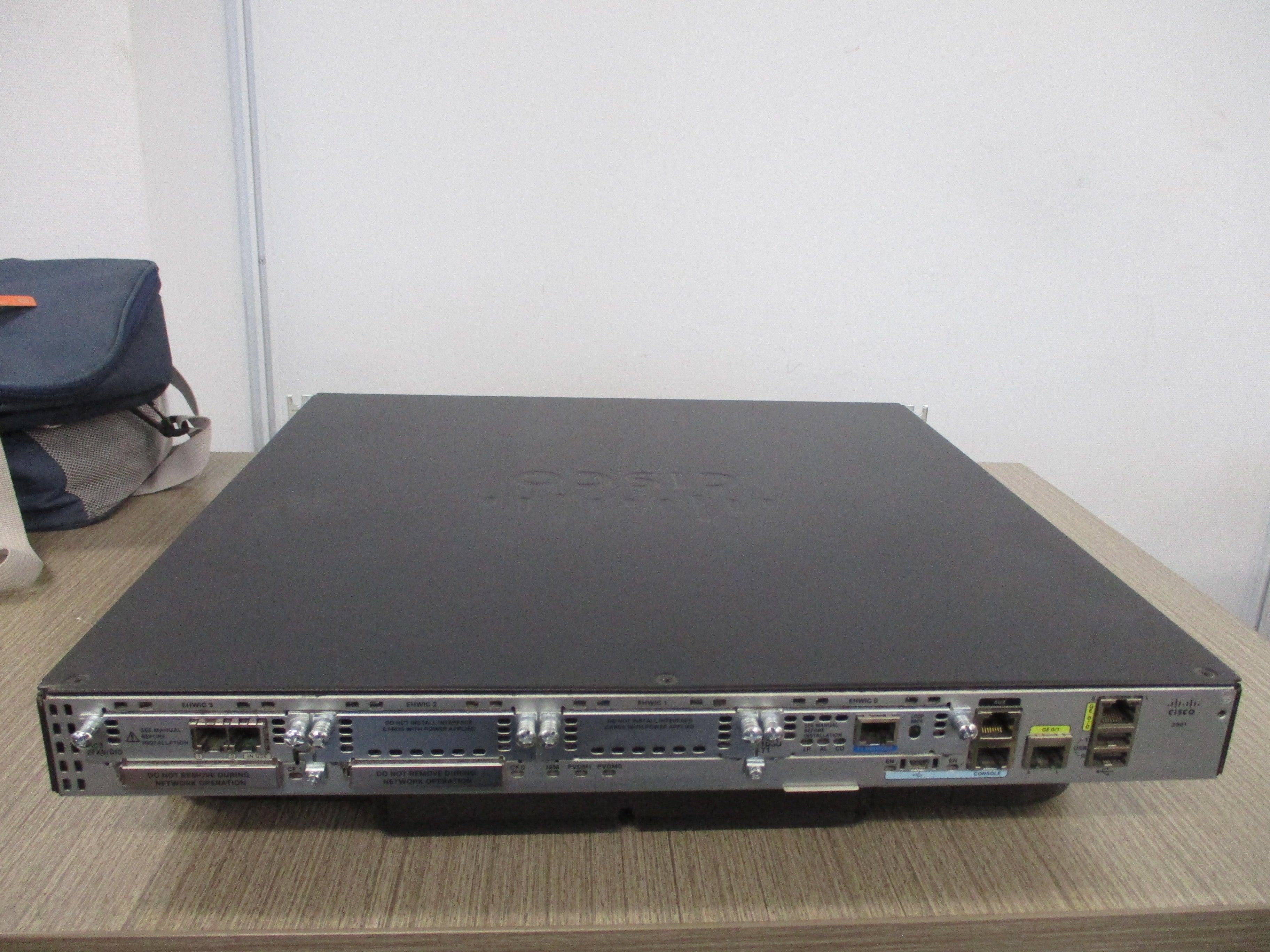 Cisco Integrated Services Router 2901 *Broken Cover Face Clips* Used