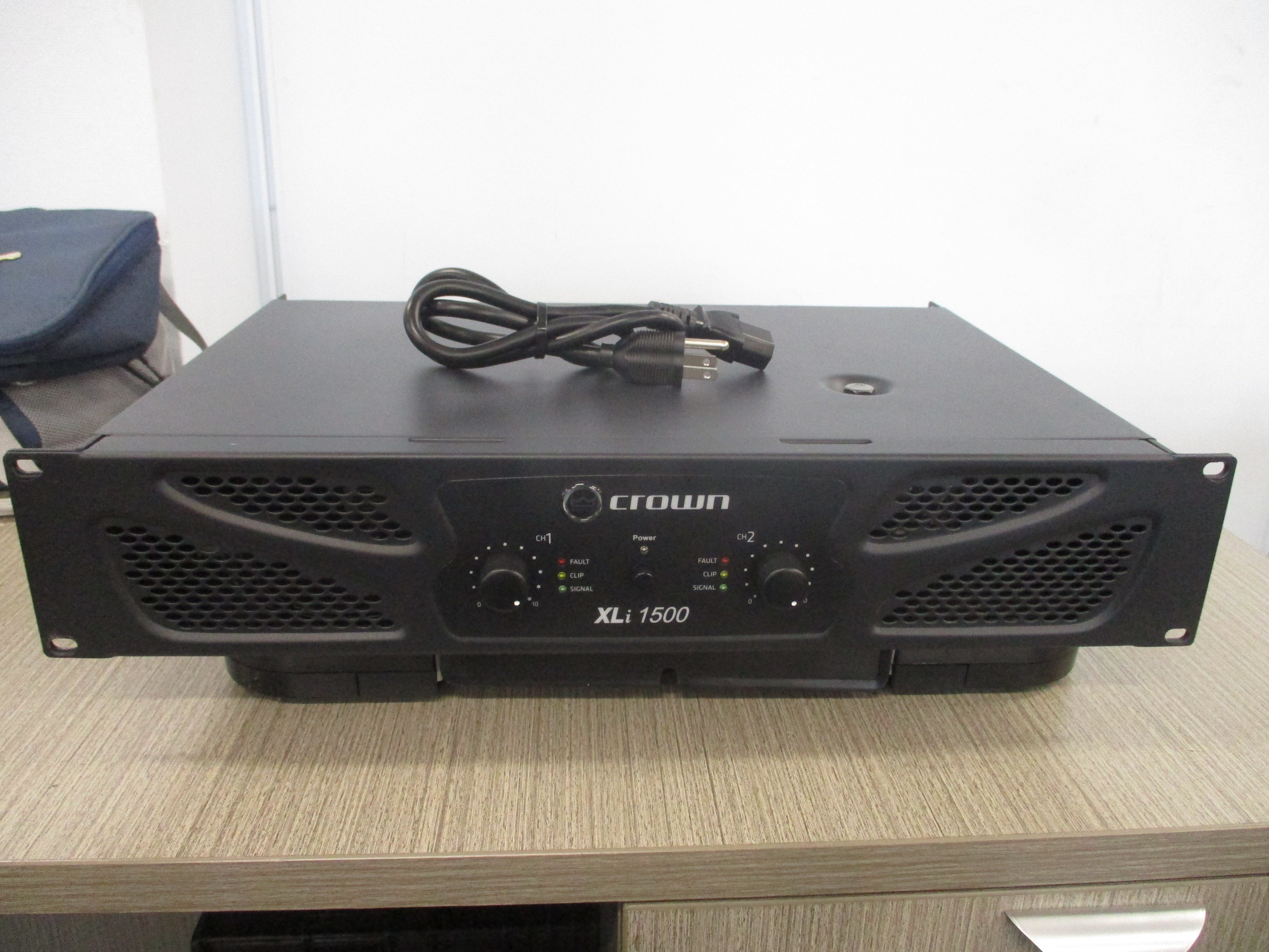 Crown XL:1500 Professional Audio Amplifier NXLI1500-0-US 400W 120V 60Hz Used