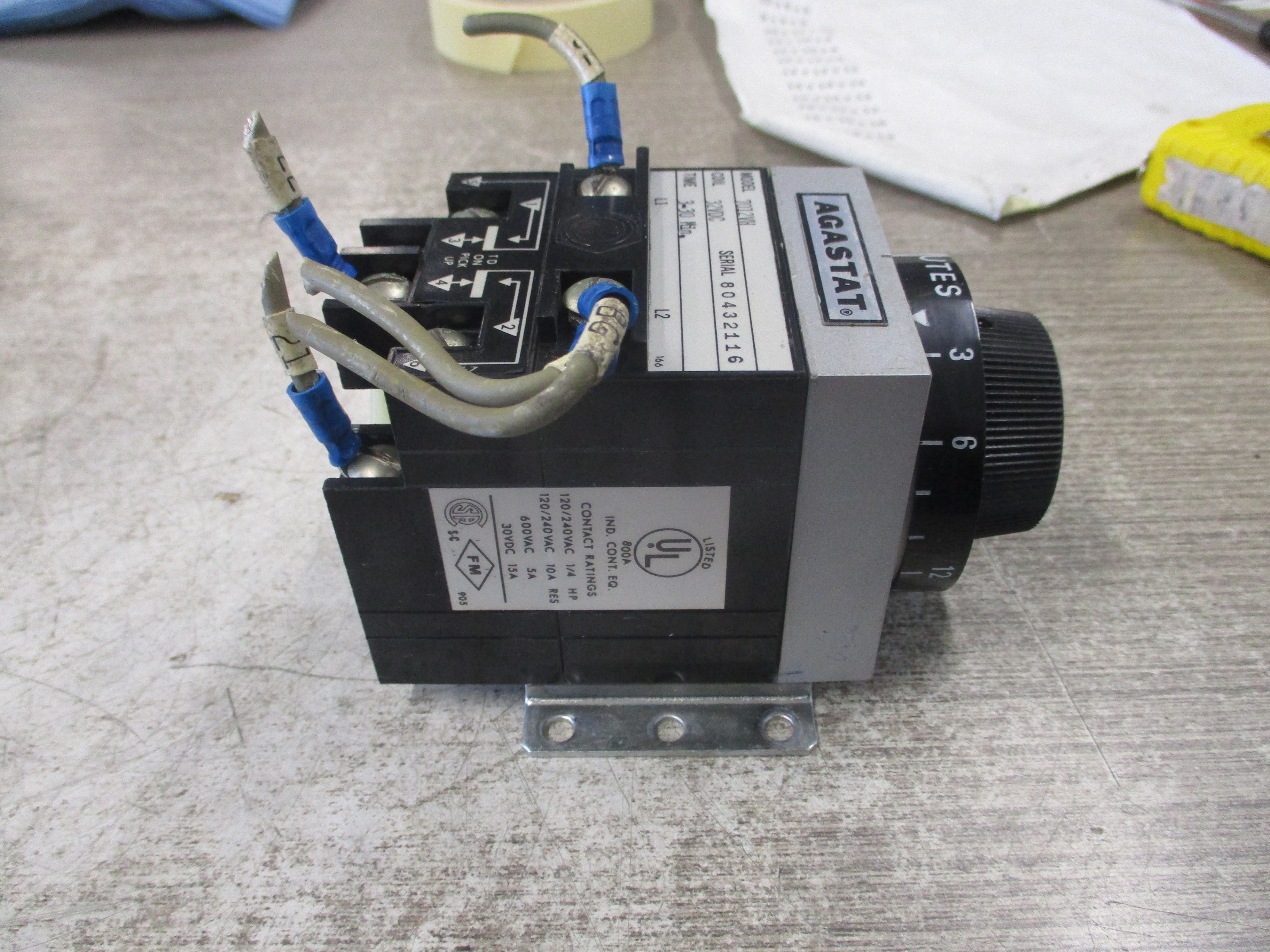 Agastat Timer 7012VH 32VDC Coil Time: 3-30 Min. *Chipped Corner* Used