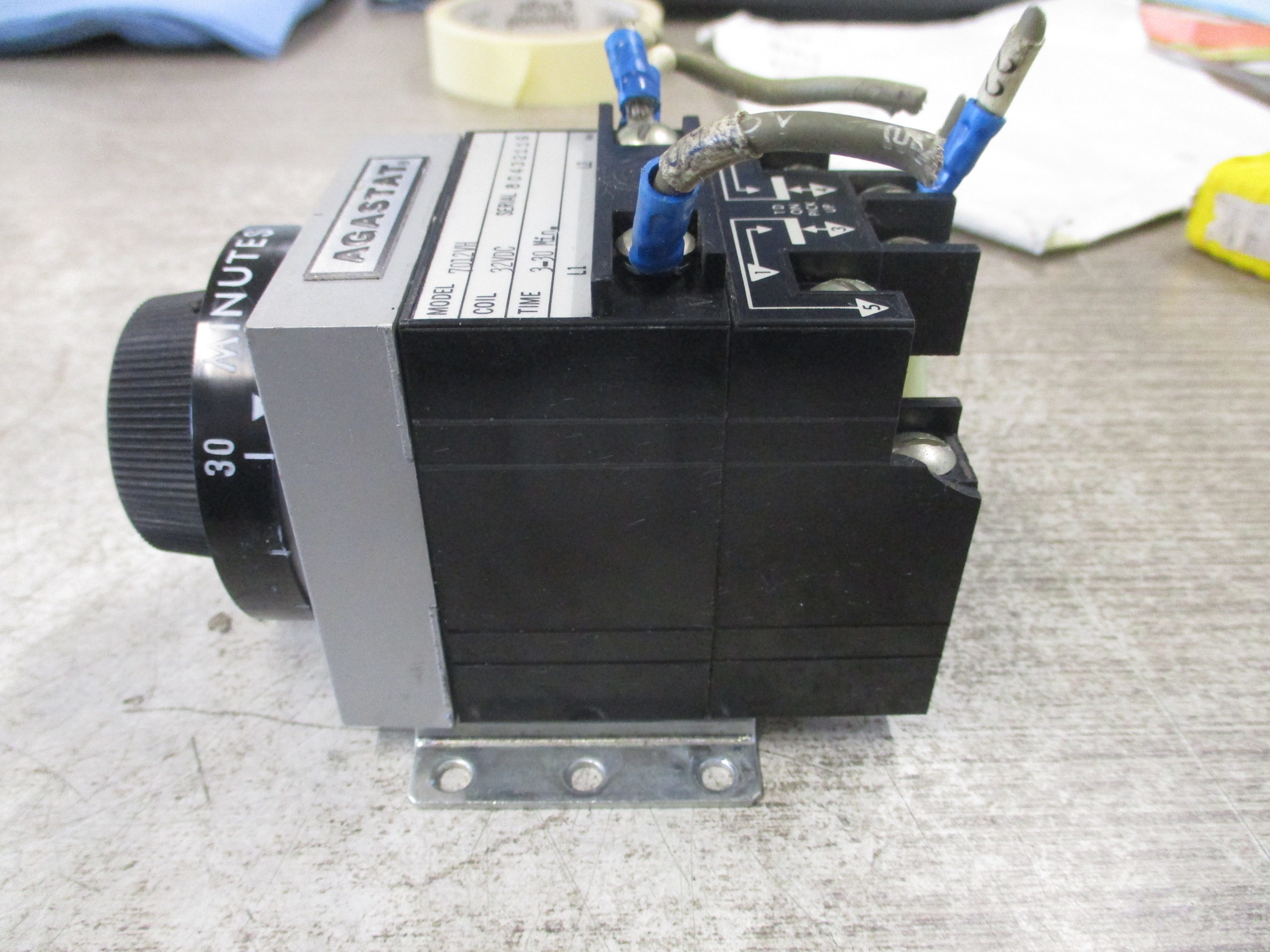 Agastat Timer 7012VH 32VDC Coil Time: 3-30 Min. *Chipped Corner* Used