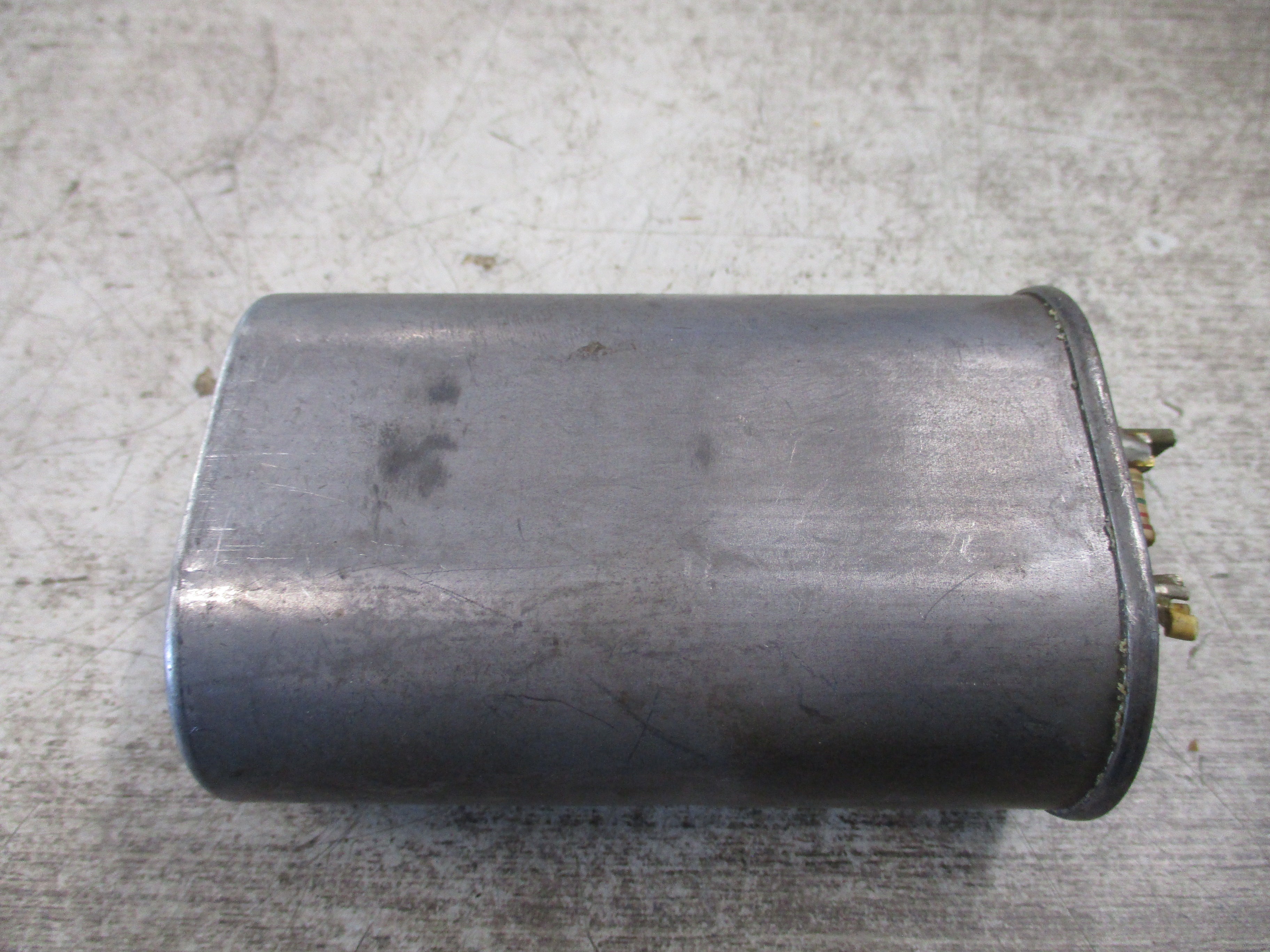 Aerovox Capacitor Z93P4824M42 24uF 480V 50/60Hz Used