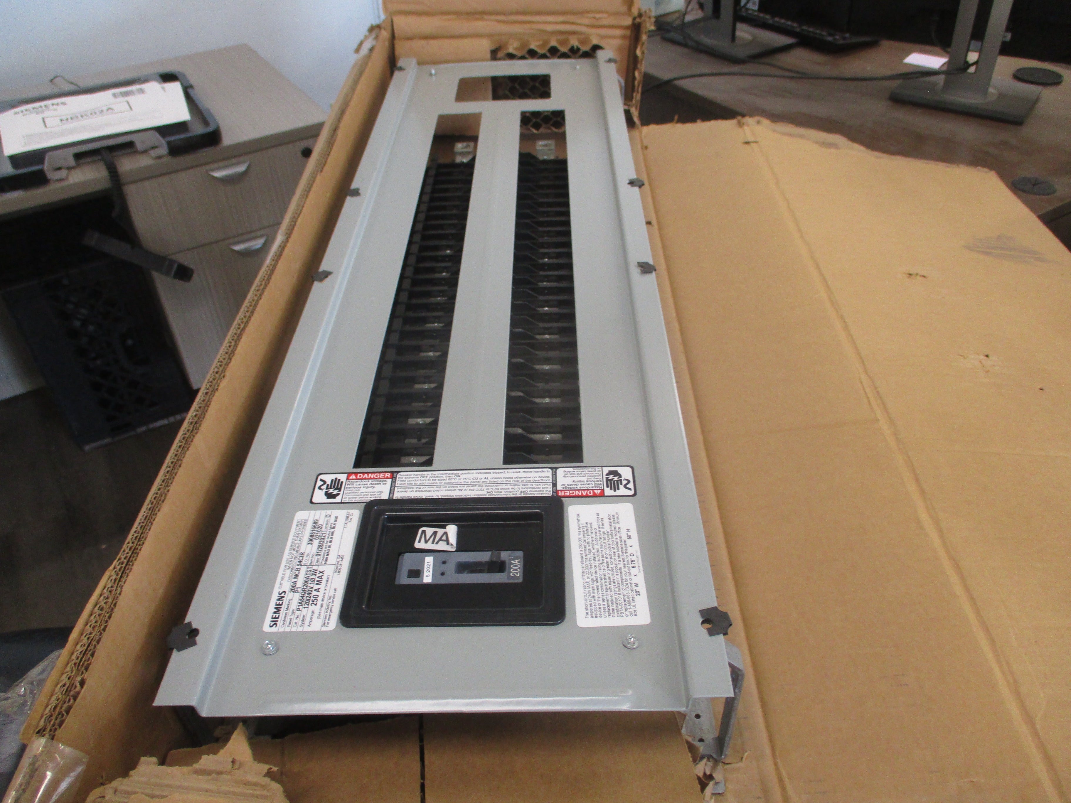 Siemens Main Breaker Panelboard Interior P1A54QR200ATST 200A Main 120/240V 1Ph