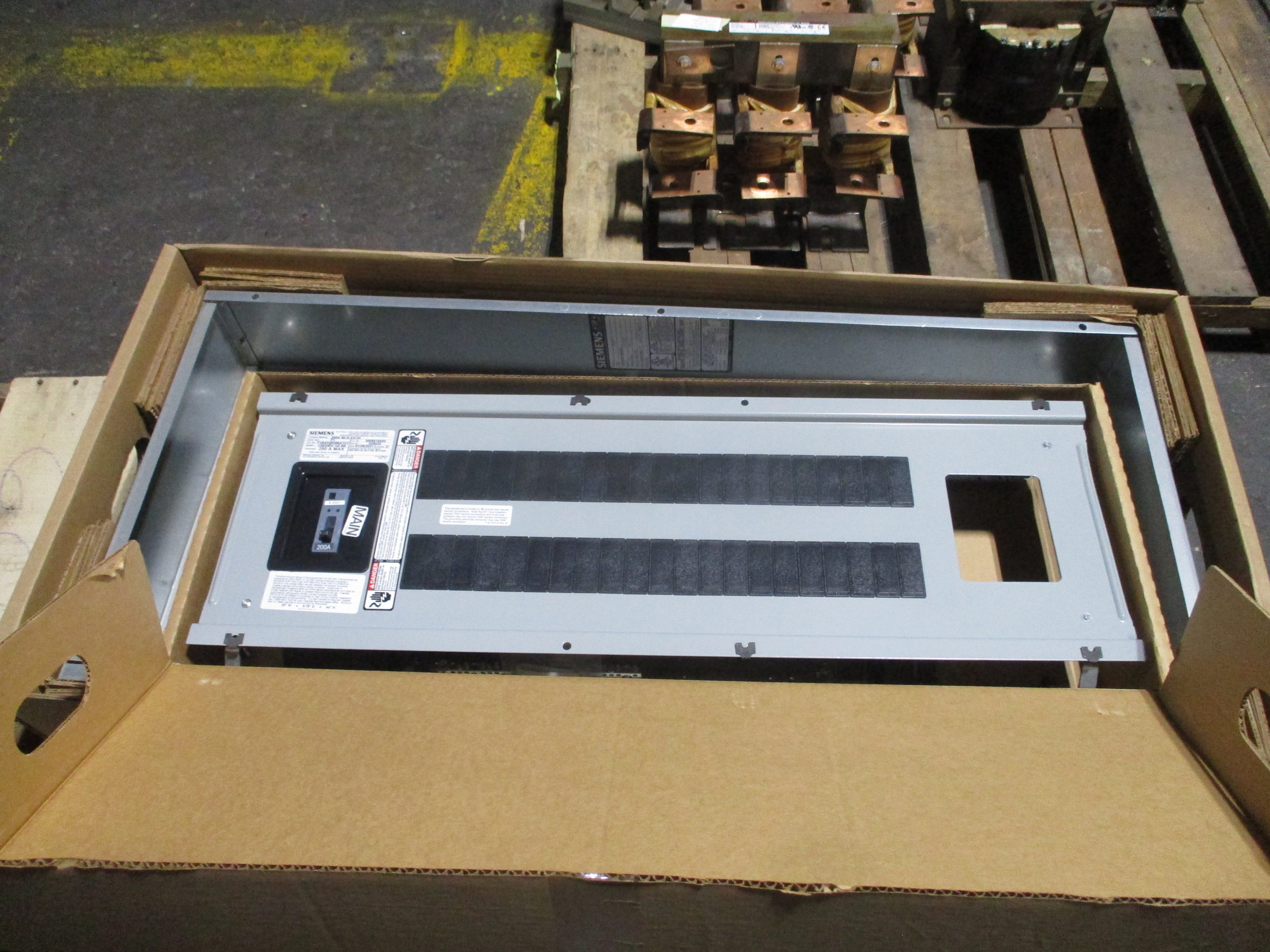 Siemens Main Breaker Panelboard Interior W/Box P1A42QR200ATST 200A Main 120/240V