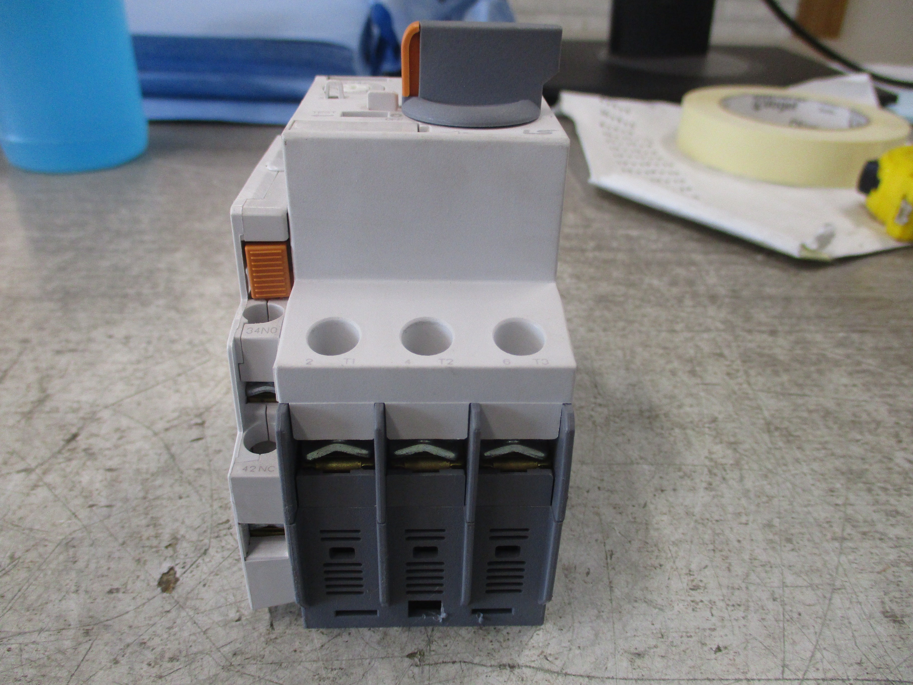 LS Manual Motor Protector MMS-32H Trip: 4-6A (1) Aux Contact Used