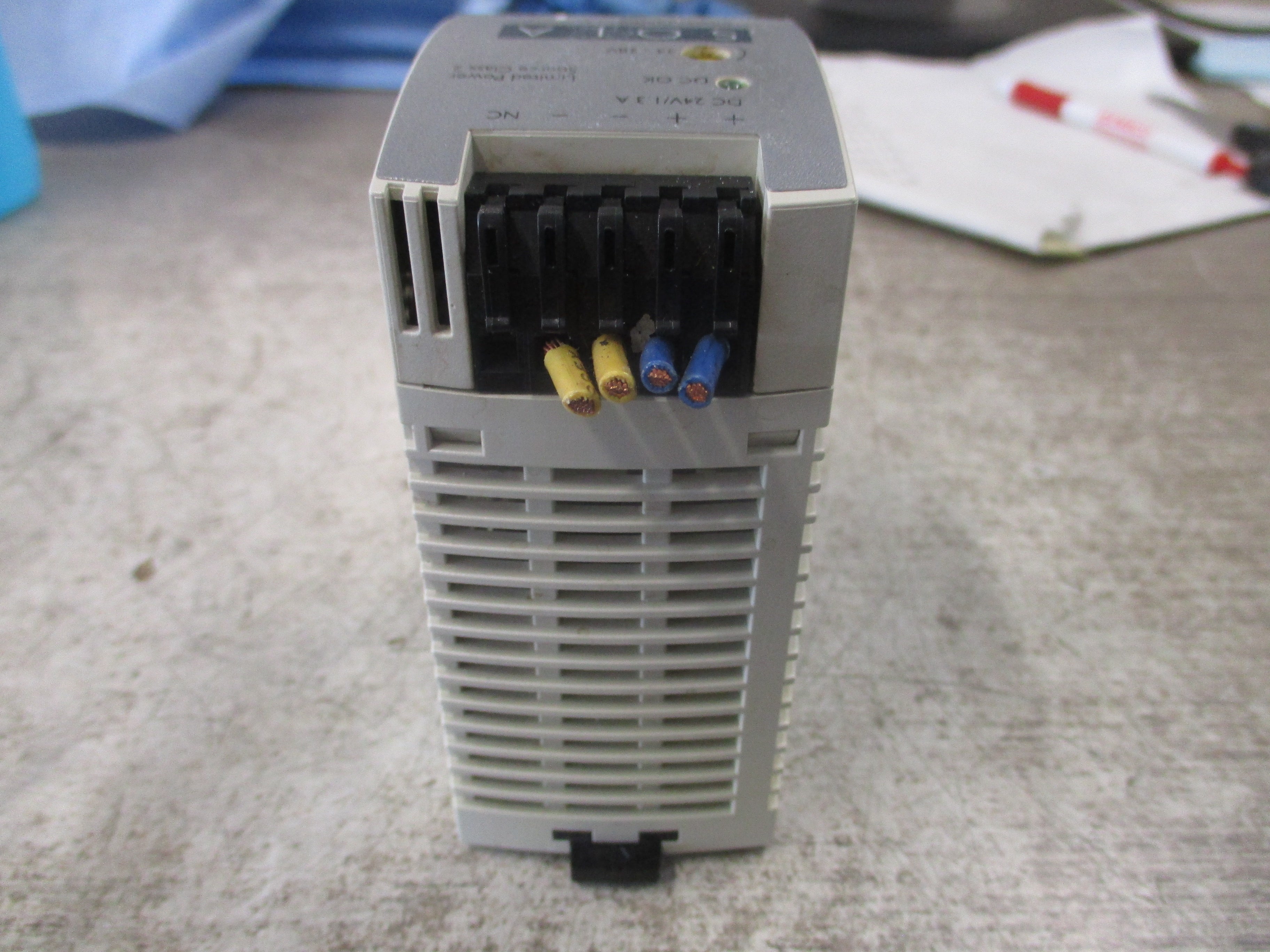 Sola Power Supply SDP1-24-100 Input: 85-264VAC 0.6-0.25A 43-67Hz