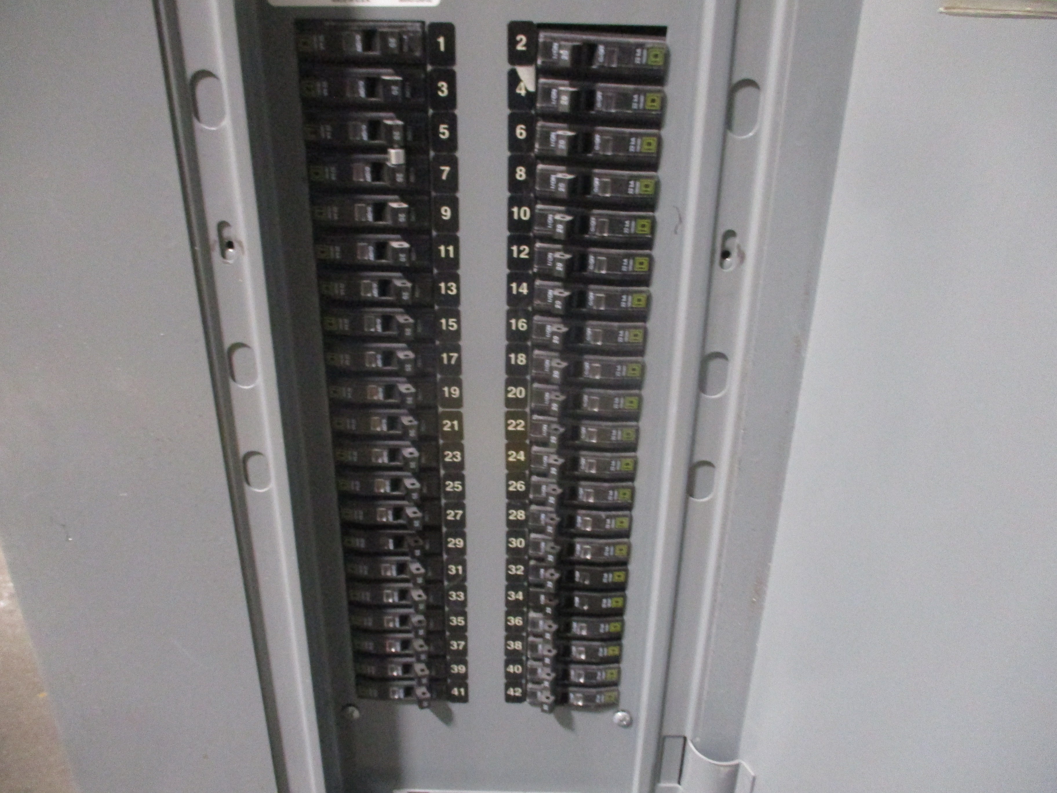Square D Main Lug Circuit Breaker Panel NQOD442L225CUNL 208Y/120V 225A Max 3Ph