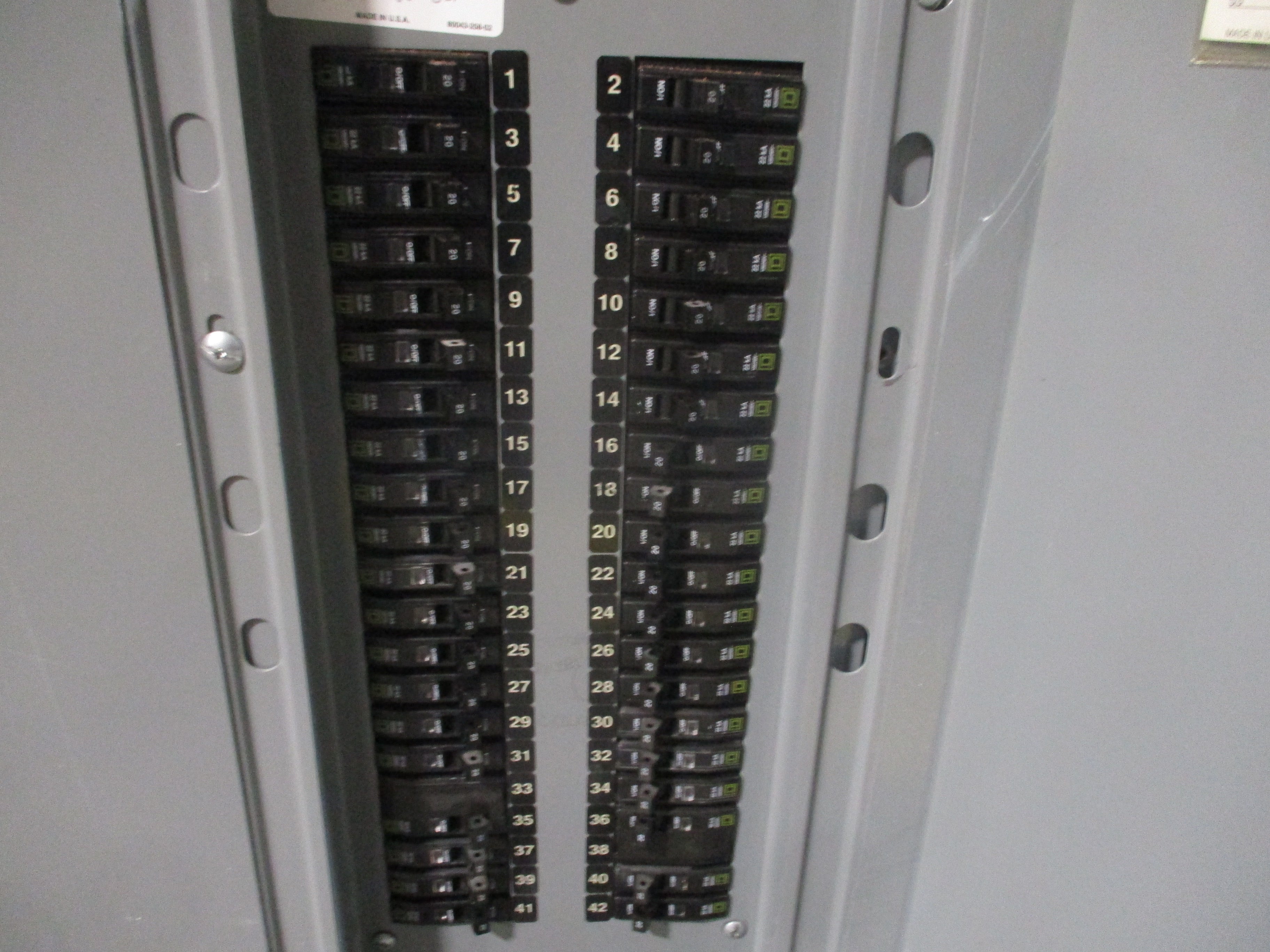 Square D Main Lug Circuit Breaker Panel NQOD442L225CUNL 208Y/120V 225A Max 3Ph