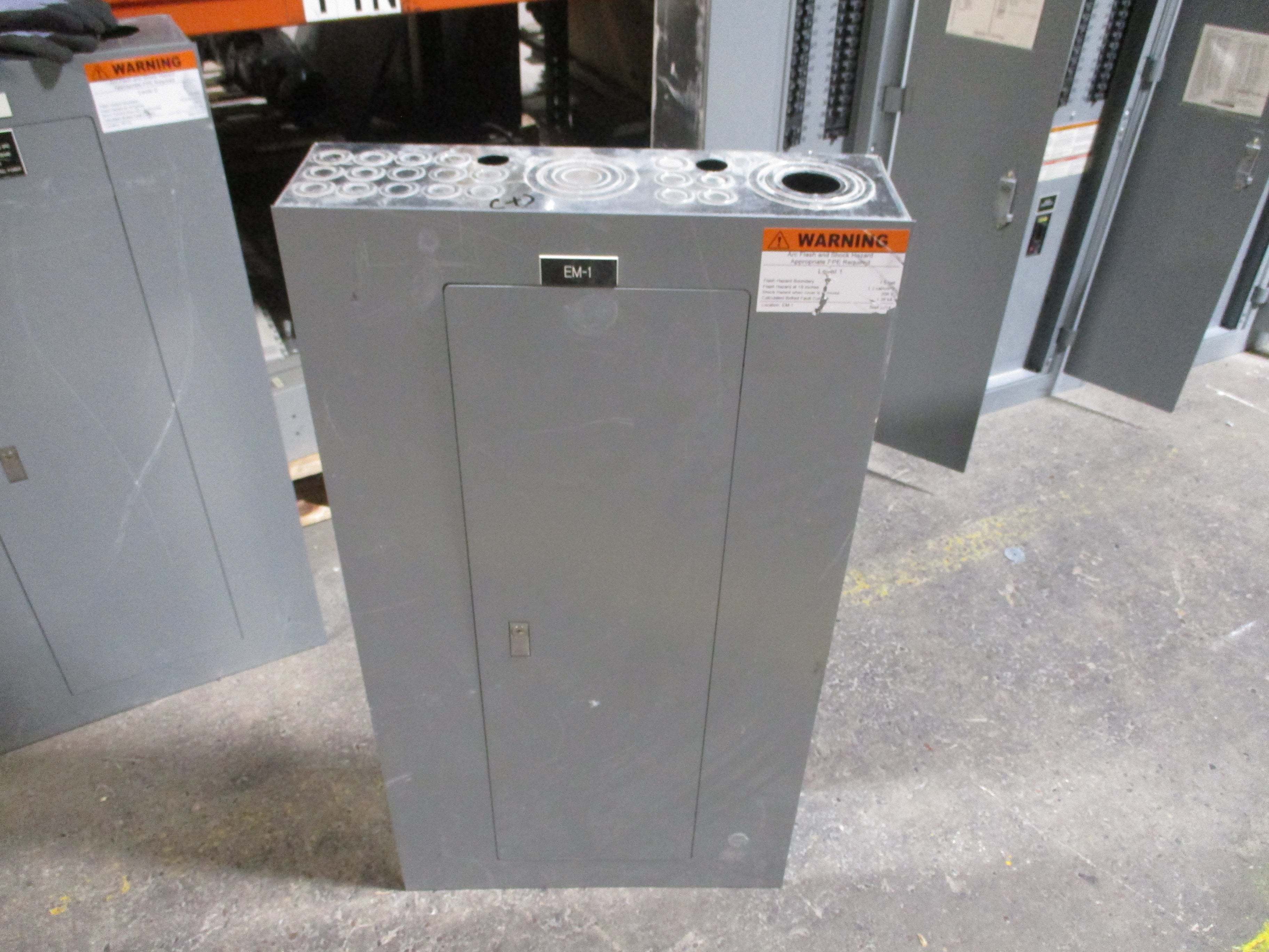 Square D Main Lug Circuit Breaker Panel 12219851720140001 208Y/120VAC 100A Max